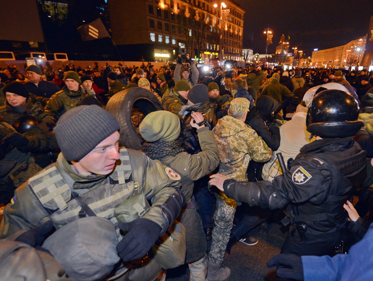 Годовщина Майдана: вече, горящие шины и погромы