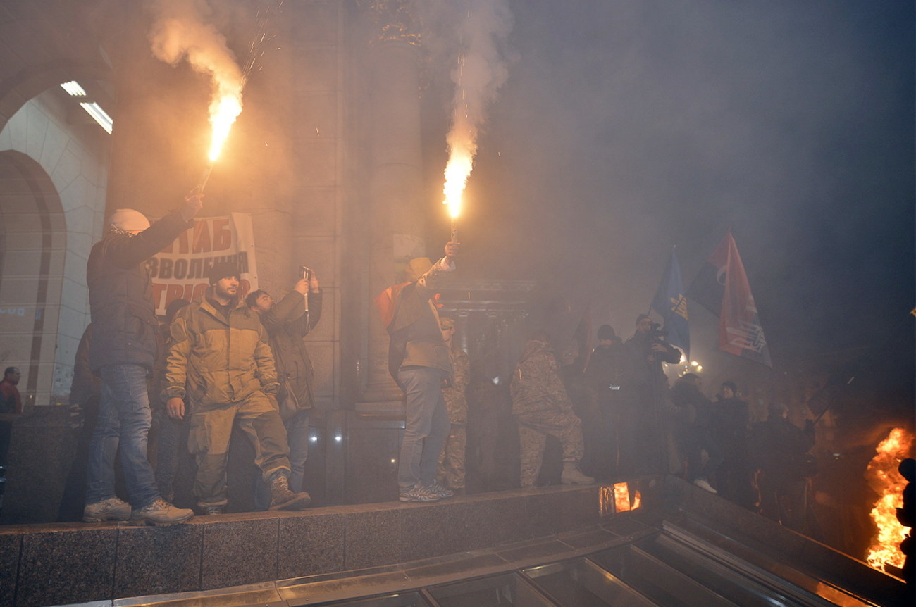 Годовщина Майдана: вече, горящие шины и погромы