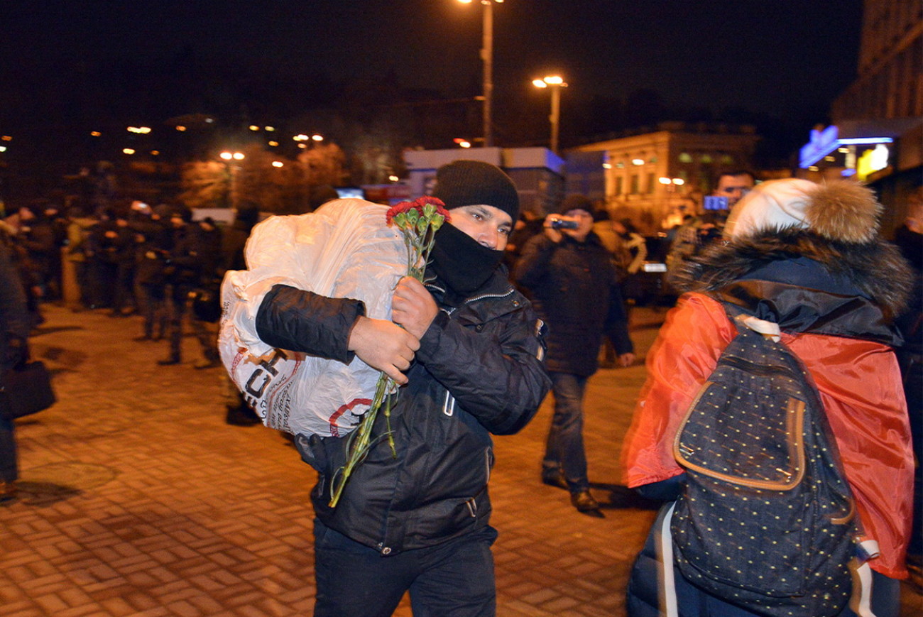 Годовщина Майдана: вече, горящие шины и погромы