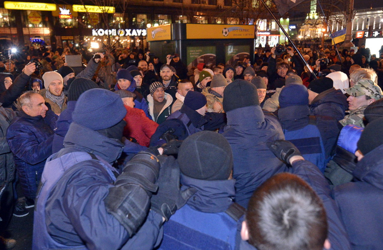 Годовщина Майдана: вече, горящие шины и погромы