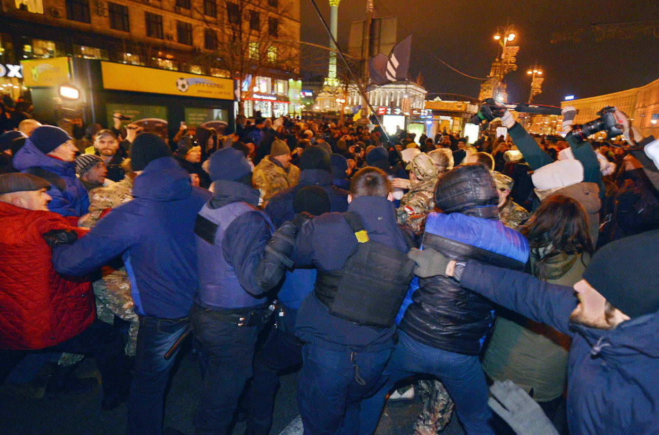 Годовщина Майдана: вече, горящие шины и погромы