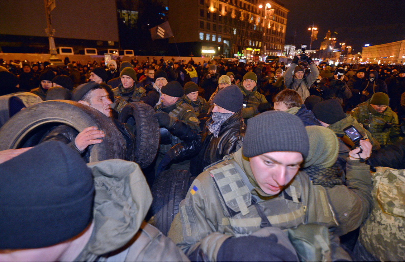 Годовщина Майдана: вече, горящие шины и погромы