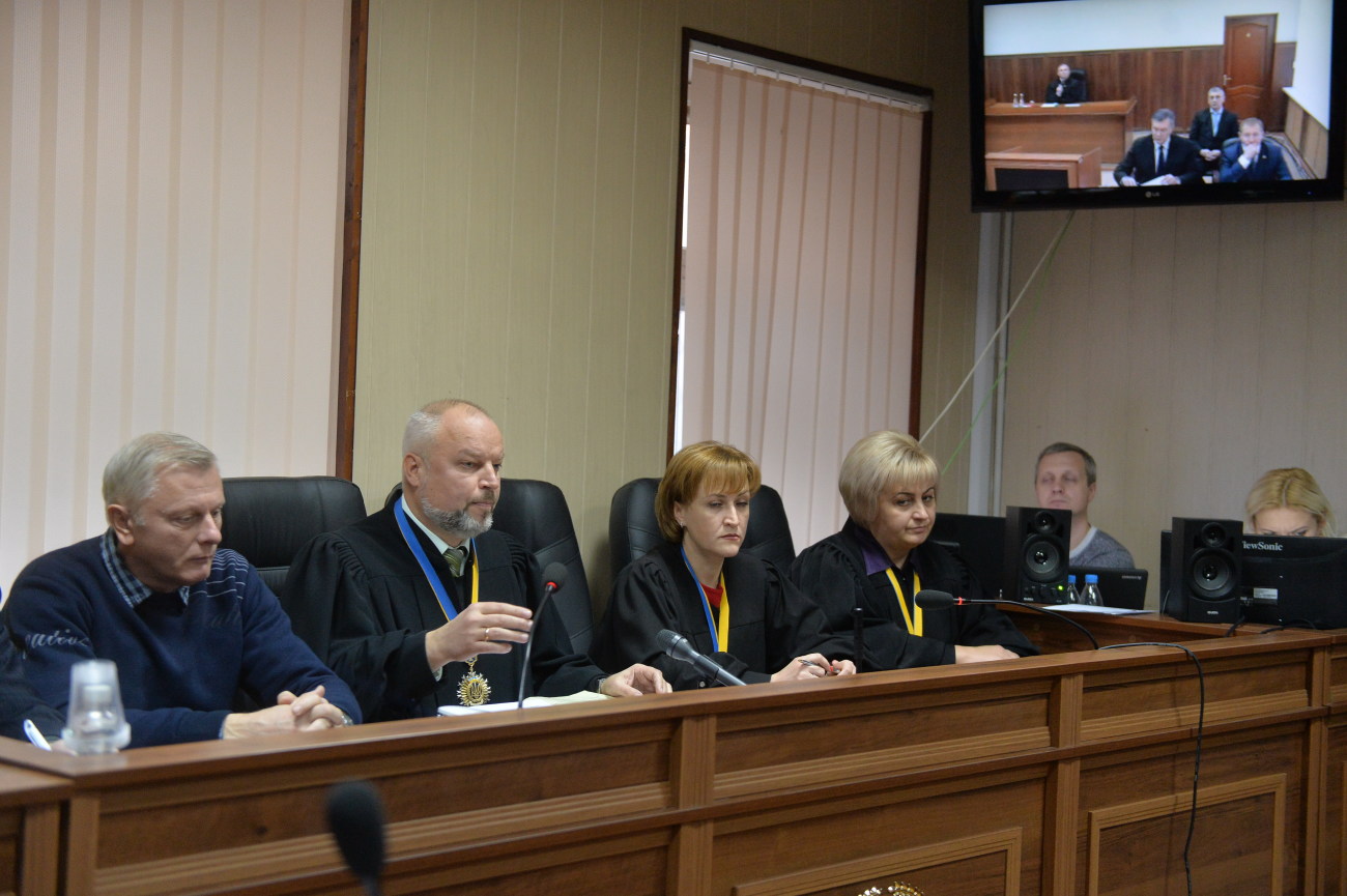 Суд над &#171;беркутовцами&#187;: Янукович, СМИ и Луценко