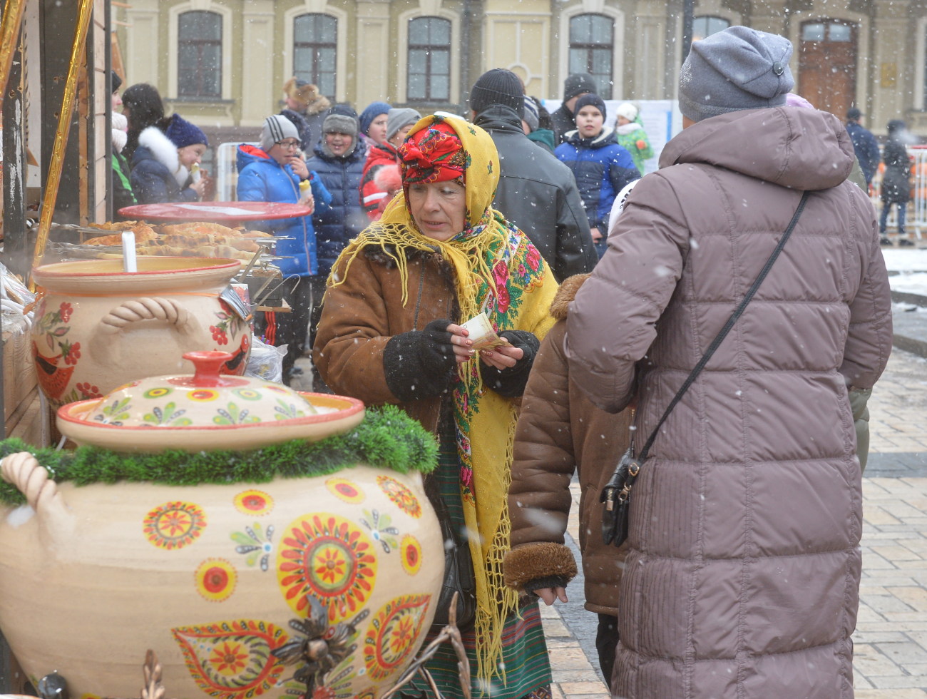 На Софийской площади продолжаются новогодние гуляния