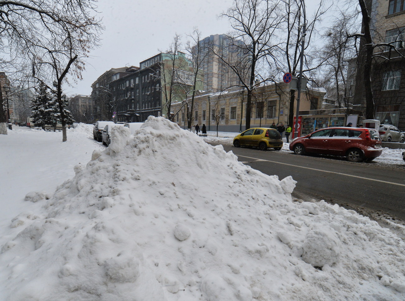 Киев утонул в сугробах