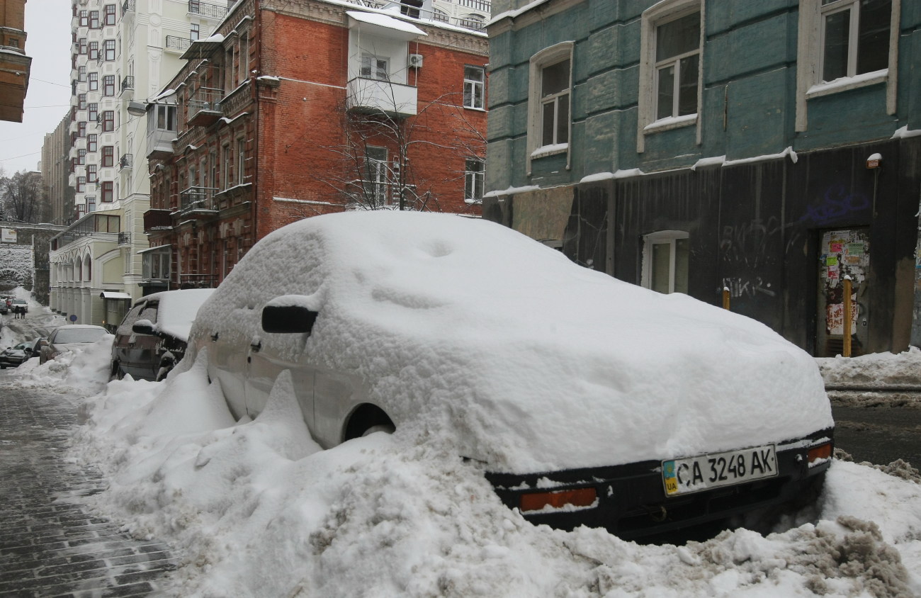 Киев утонул в сугробах