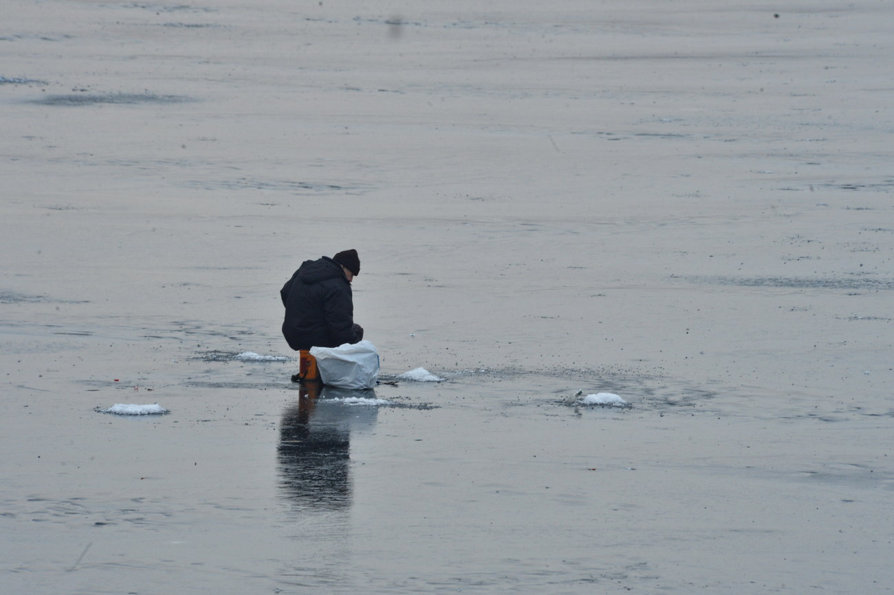 Зимняя рыбалка в Киеве становится небезопасной