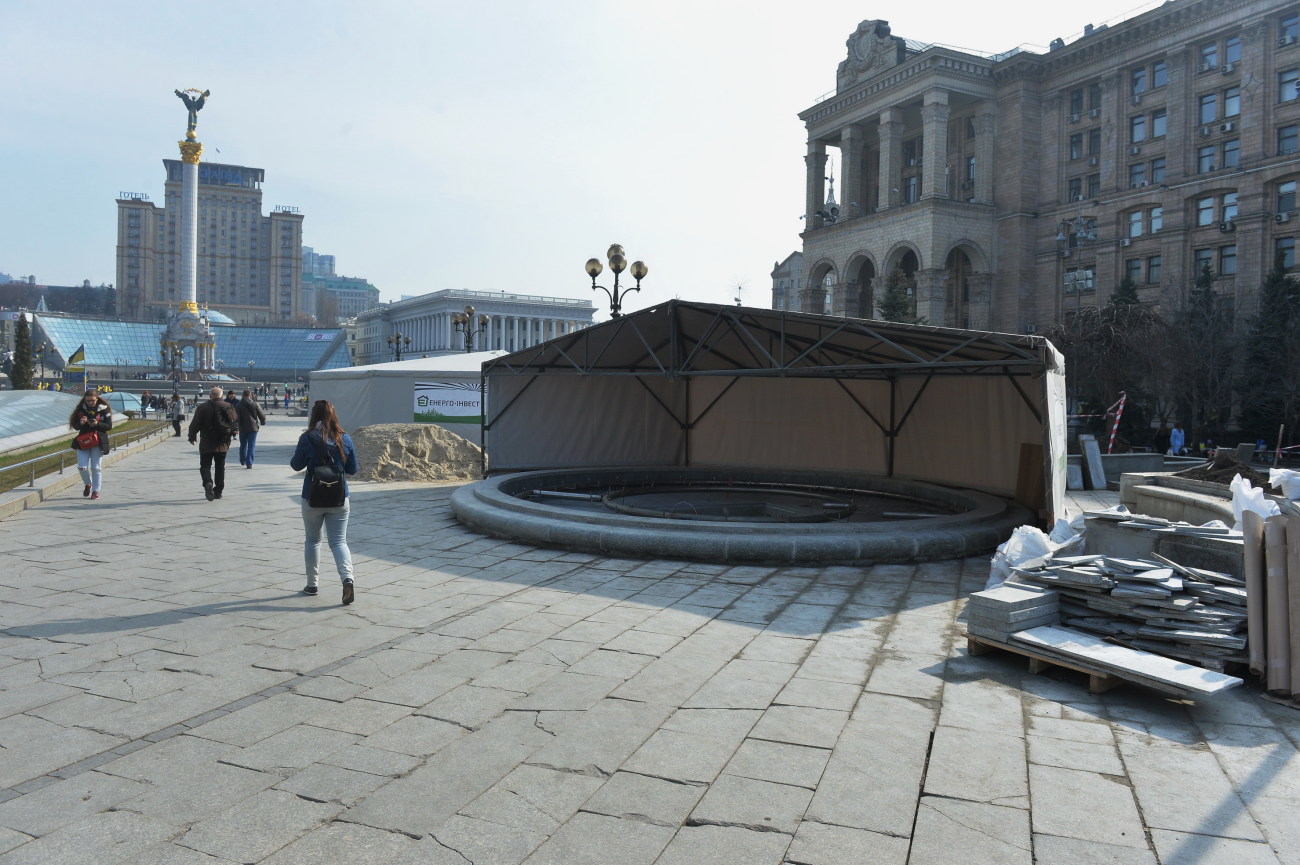 На Майдане Незалежности ремонтируют фонтаны