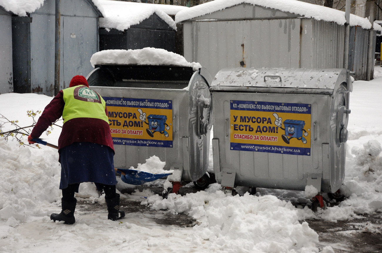 Снегопад в Харькове: 40 многоэтажек остались без света
