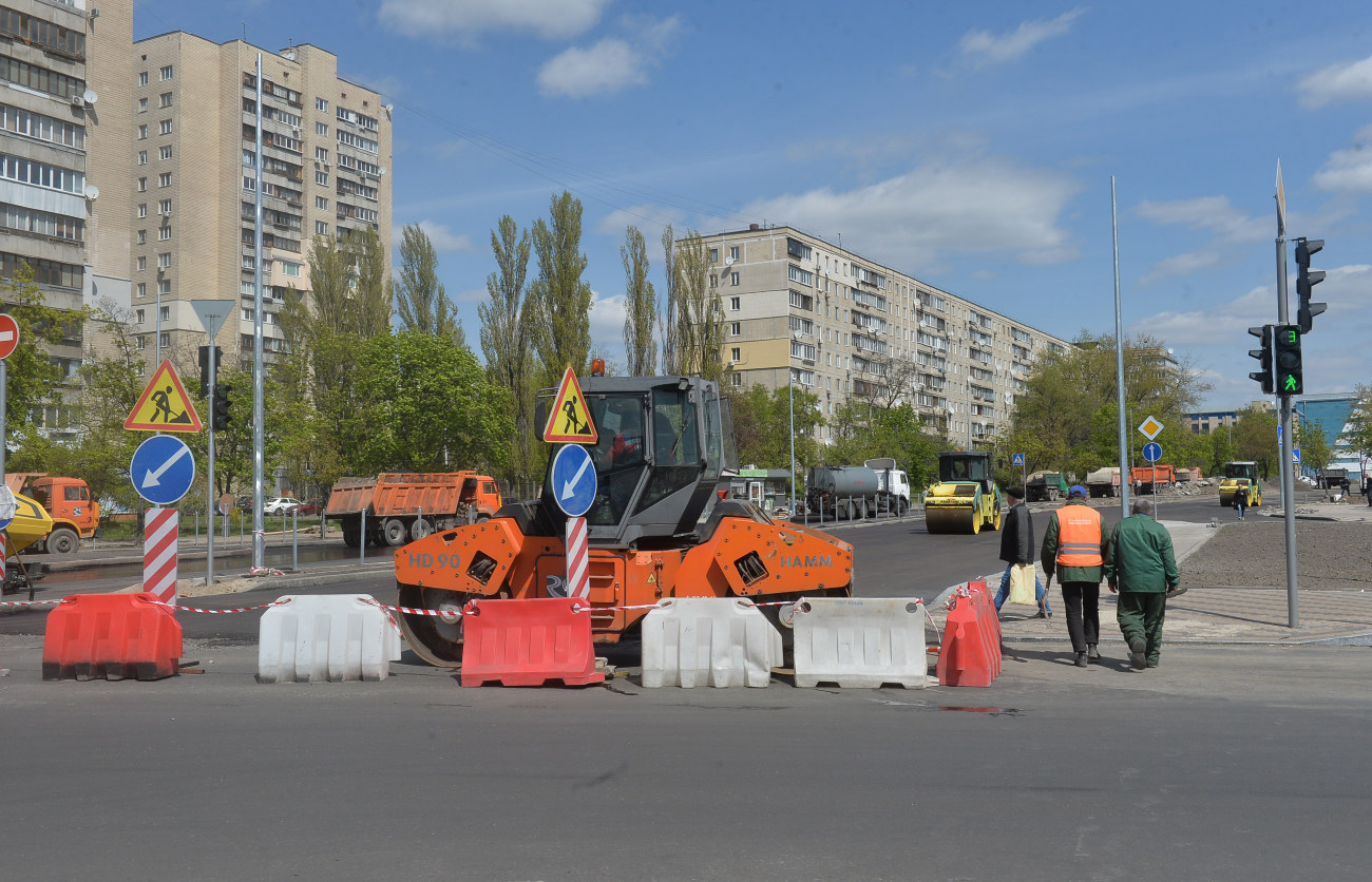 Киевляне жалуются на качество ремонта пешеходных дорог возле метро «Левобережная», КГГА разберется с этим позже