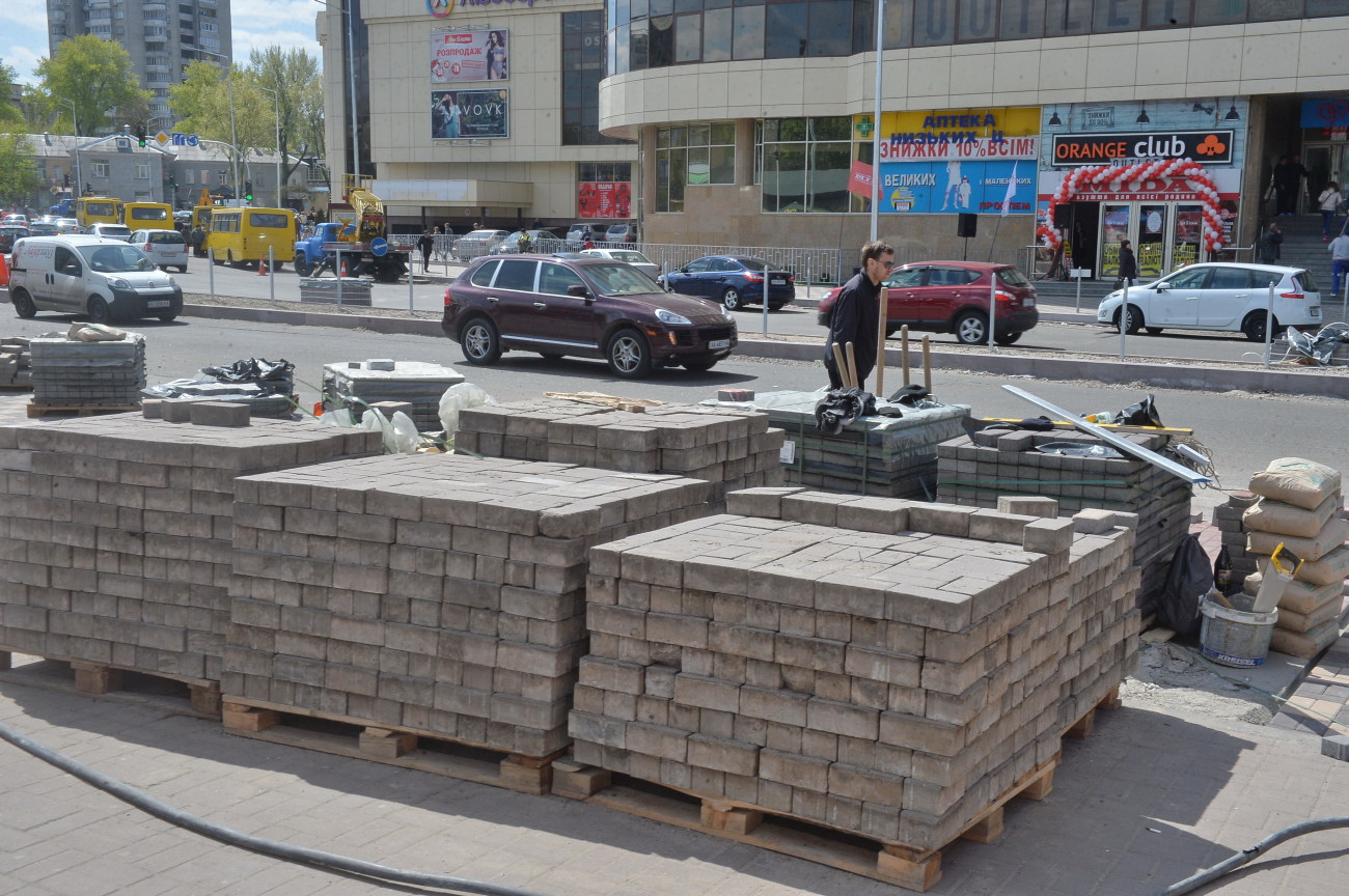 Киевляне жалуются на качество ремонта пешеходных дорог возле метро «Левобережная», КГГА разберется с этим позже