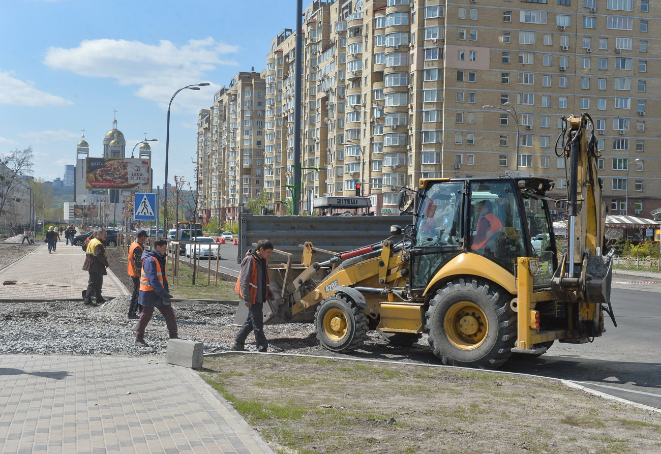 Киевляне жалуются на качество ремонта пешеходных дорог возле метро «Левобережная», КГГА разберется с этим позже