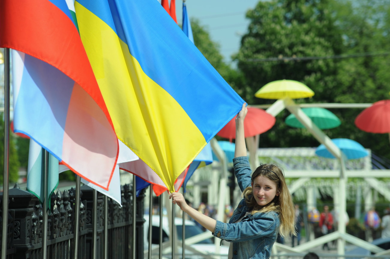 Киев заканчивает подготовку к &#171;Евровидению&#187;, туристы заполняют фан-зоны