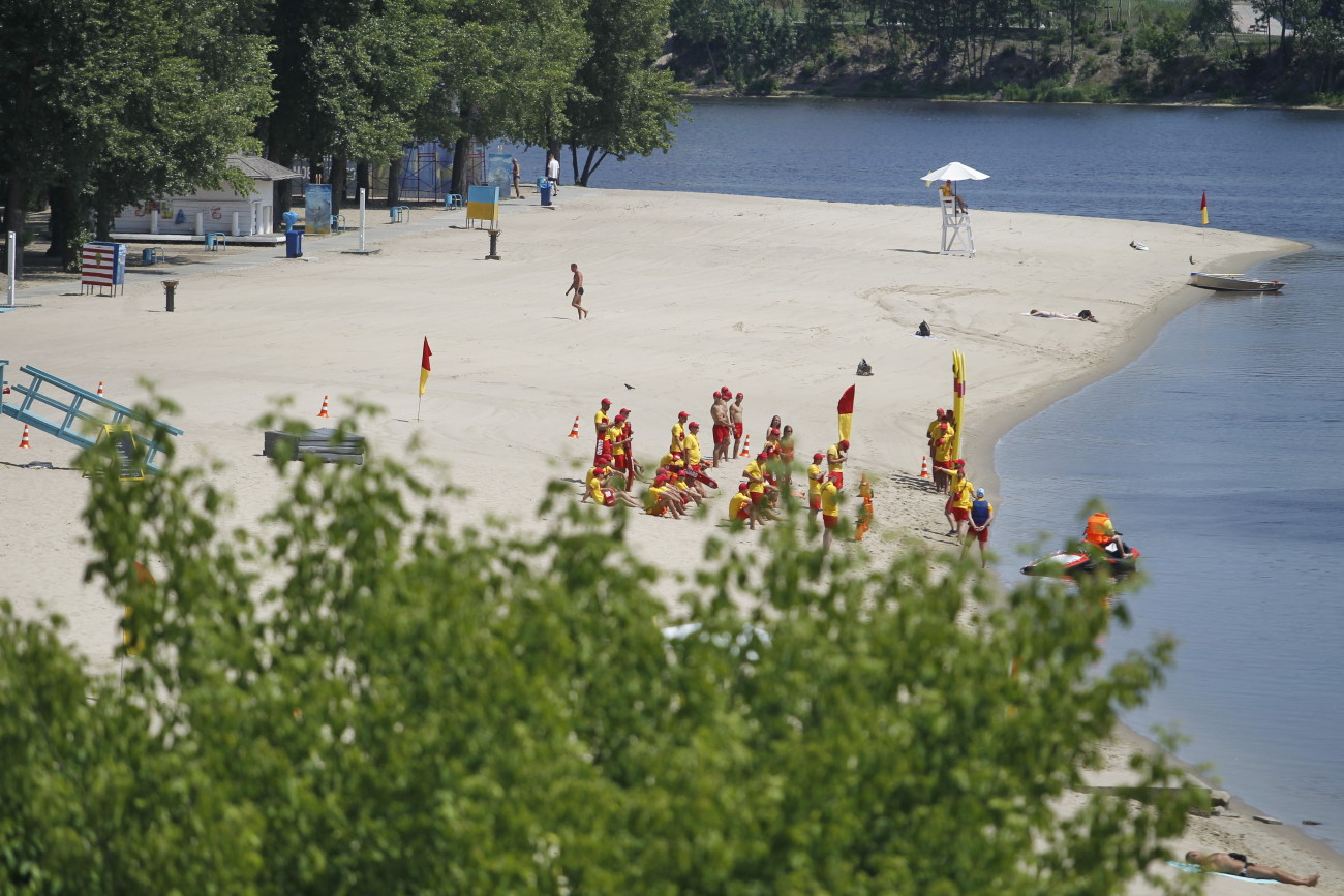 Киев открыл купальный сезон
