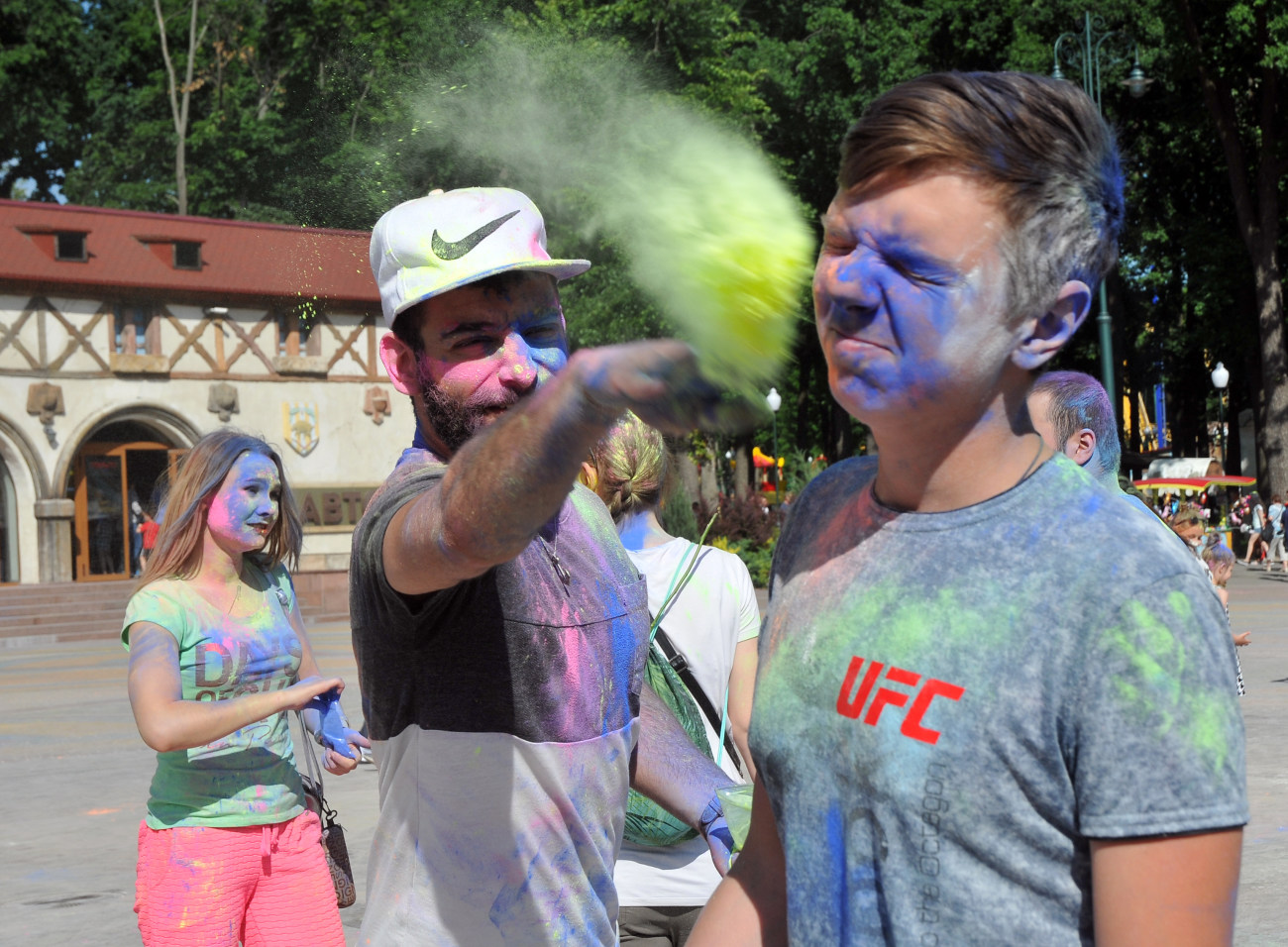 В Харькове состоялся фестиваль красок &#171;День Солнца&#187;