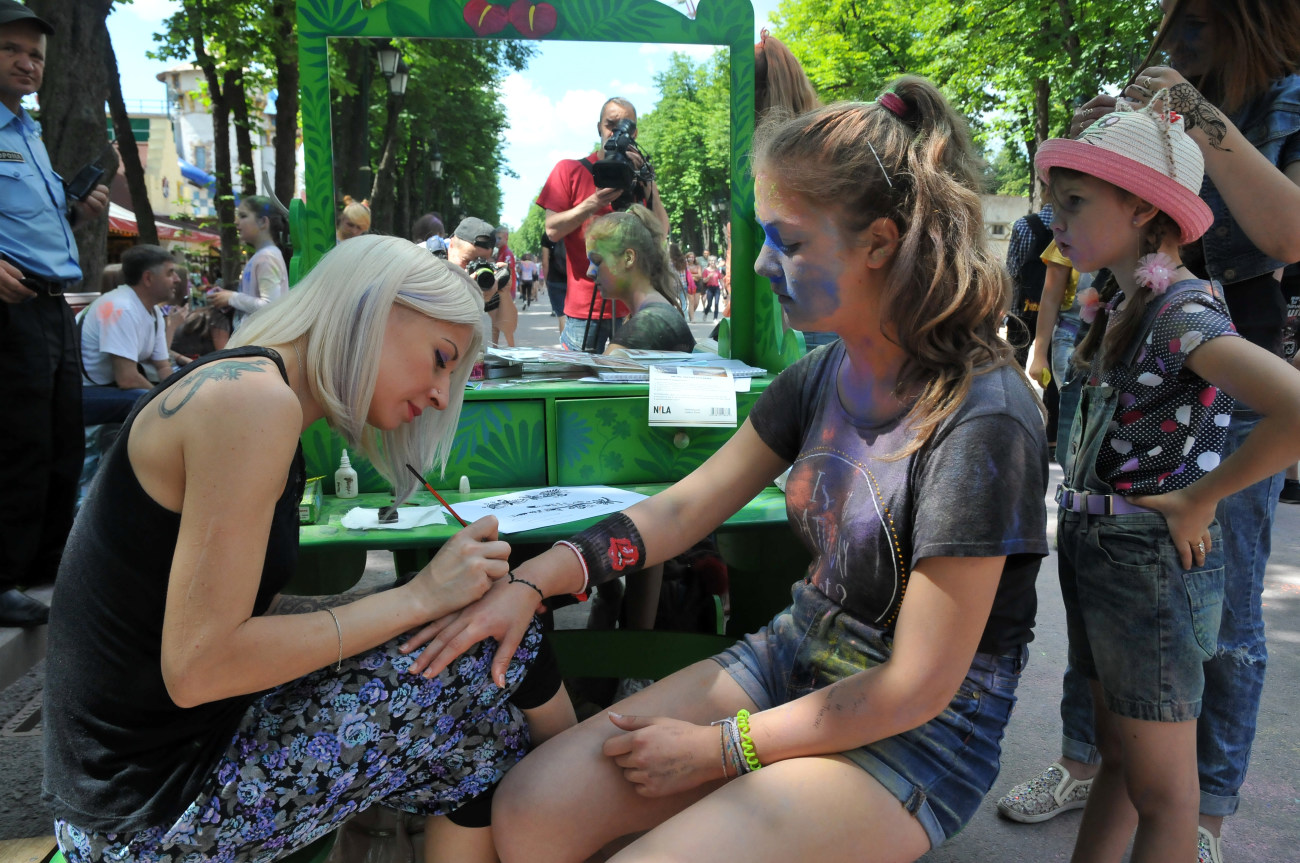 В Харькове состоялся фестиваль красок &#171;День Солнца&#187;