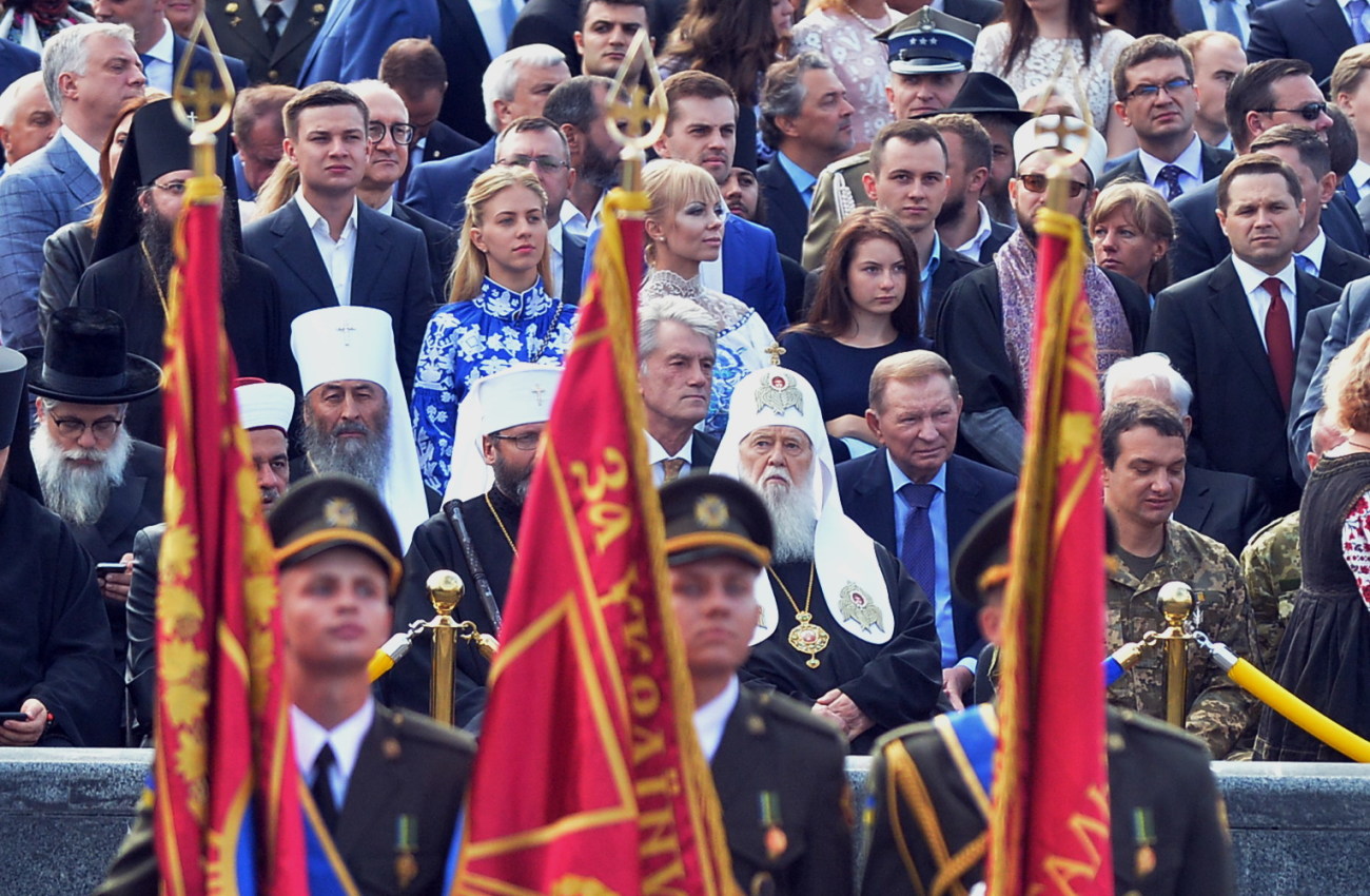 Парад ко Дню Независимости в Киеве: зрители скучали без военной техники, короткая речь Порошенко и очереди