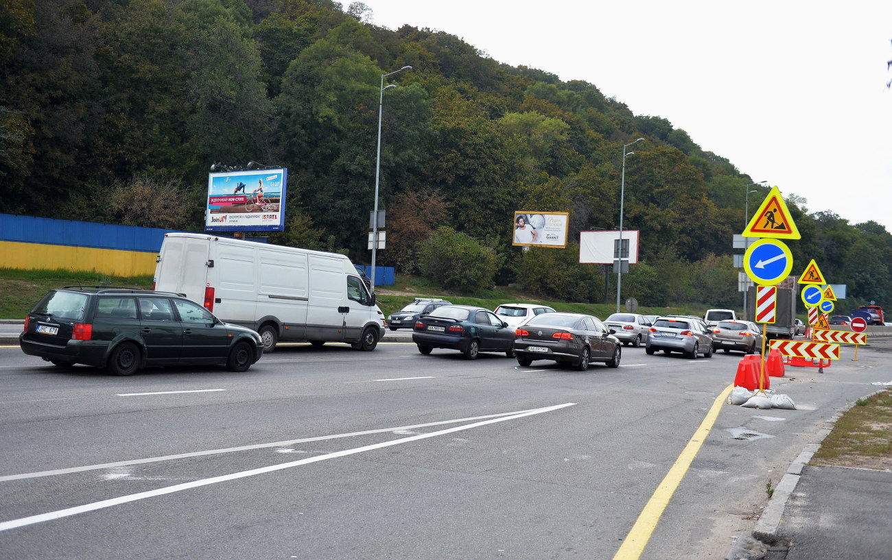 Набережное шоссе в Киеве закрыли на ремонт