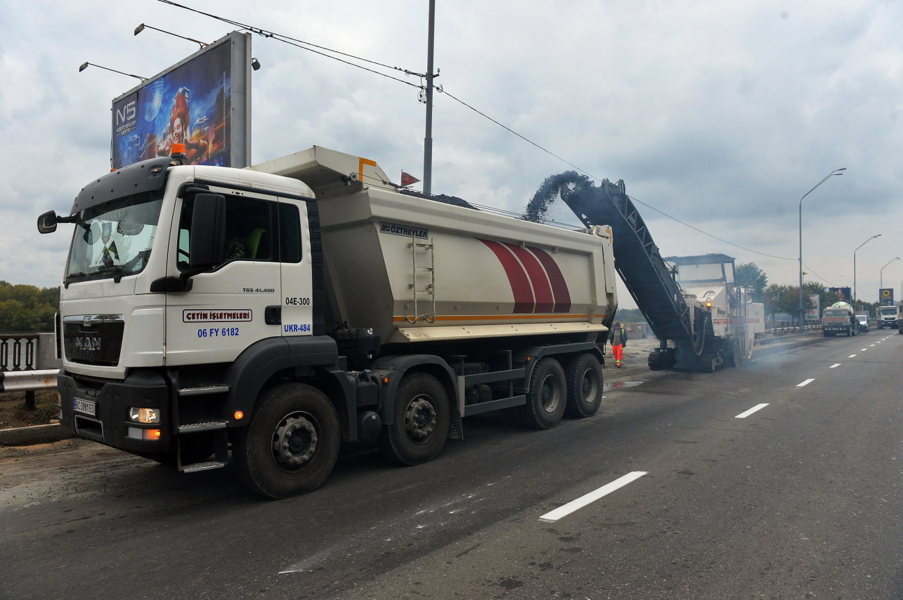 Набережное шоссе в Киеве закрыли на ремонт