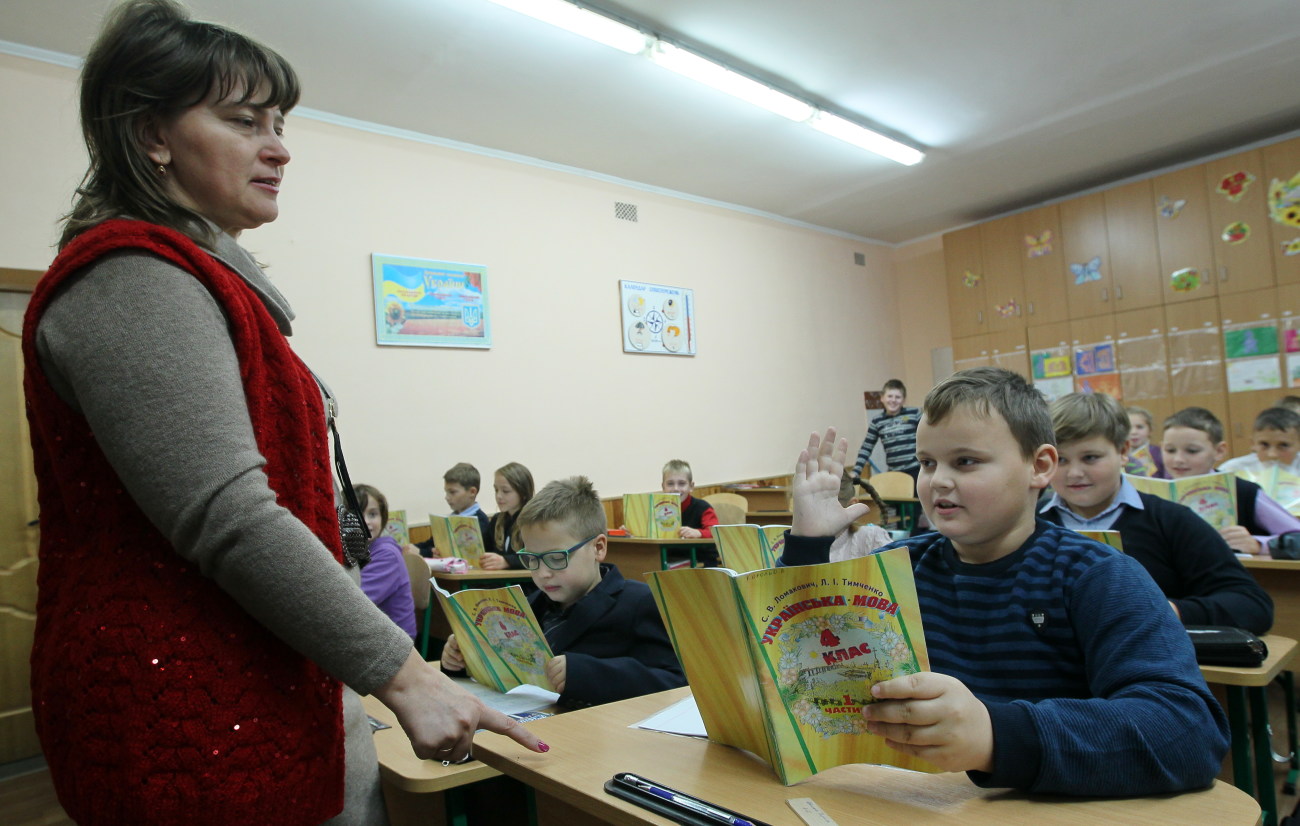 Скандал с украинским законом об образовании затмил каталонский референдум в Европе