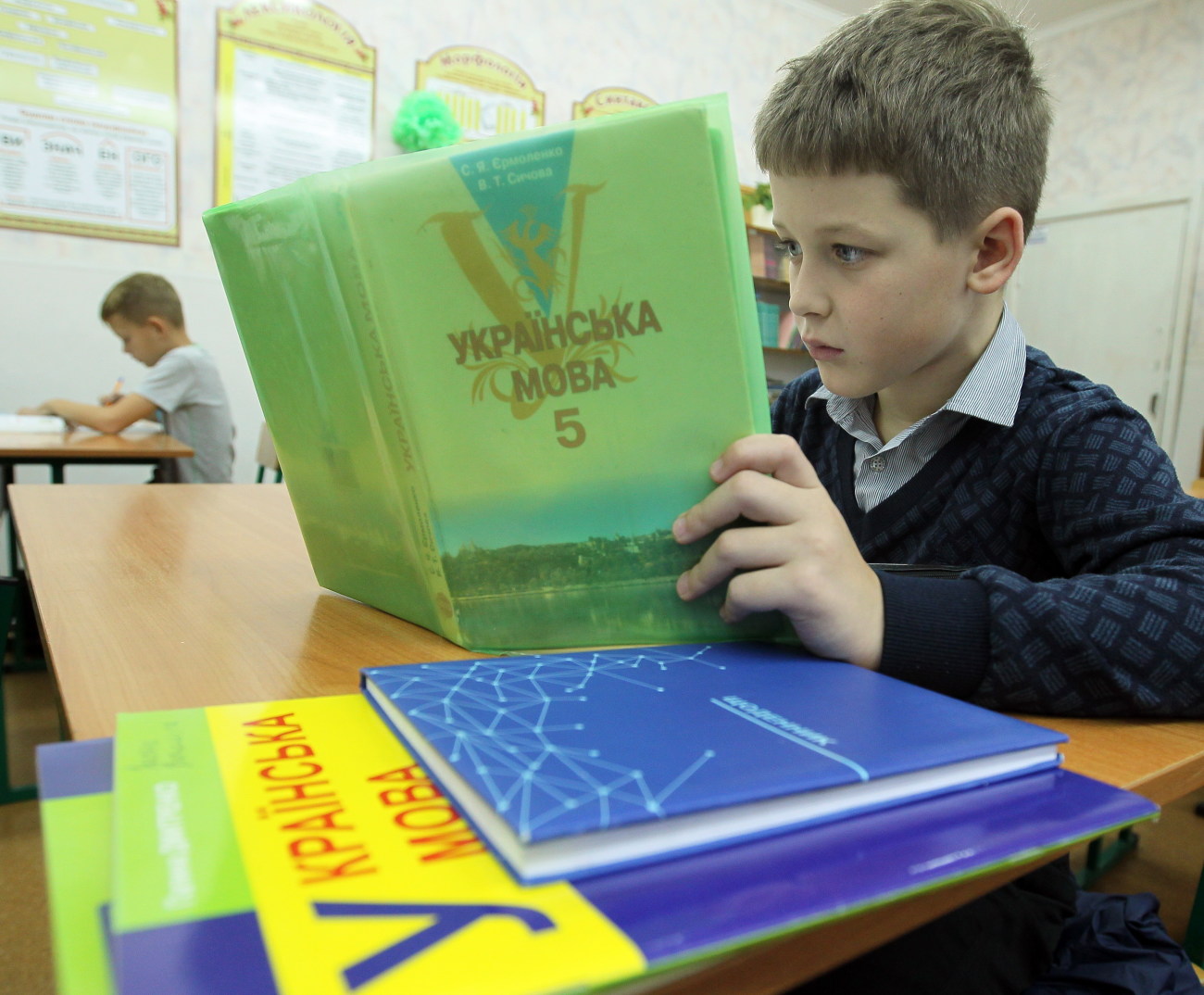 Скандал с украинским законом об образовании затмил каталонский референдум в Европе