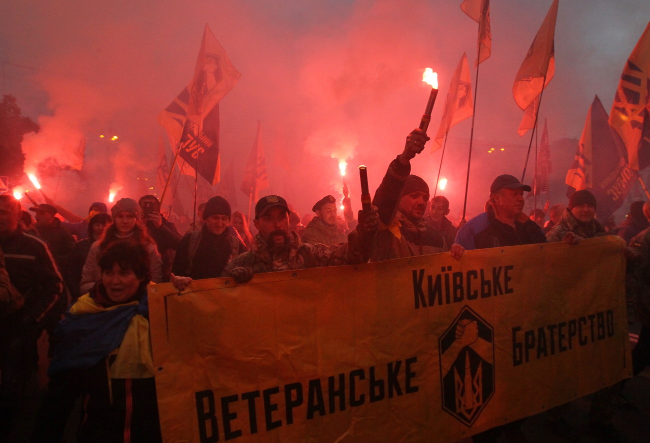 Марш правых сил в Киеве прошел под звуки петард