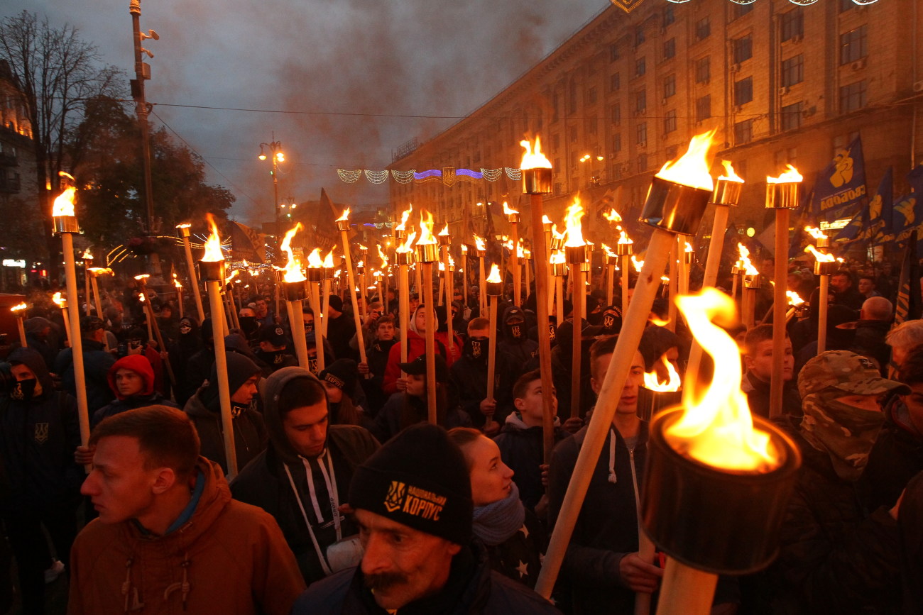 Марш правых сил в Киеве прошел под звуки петард