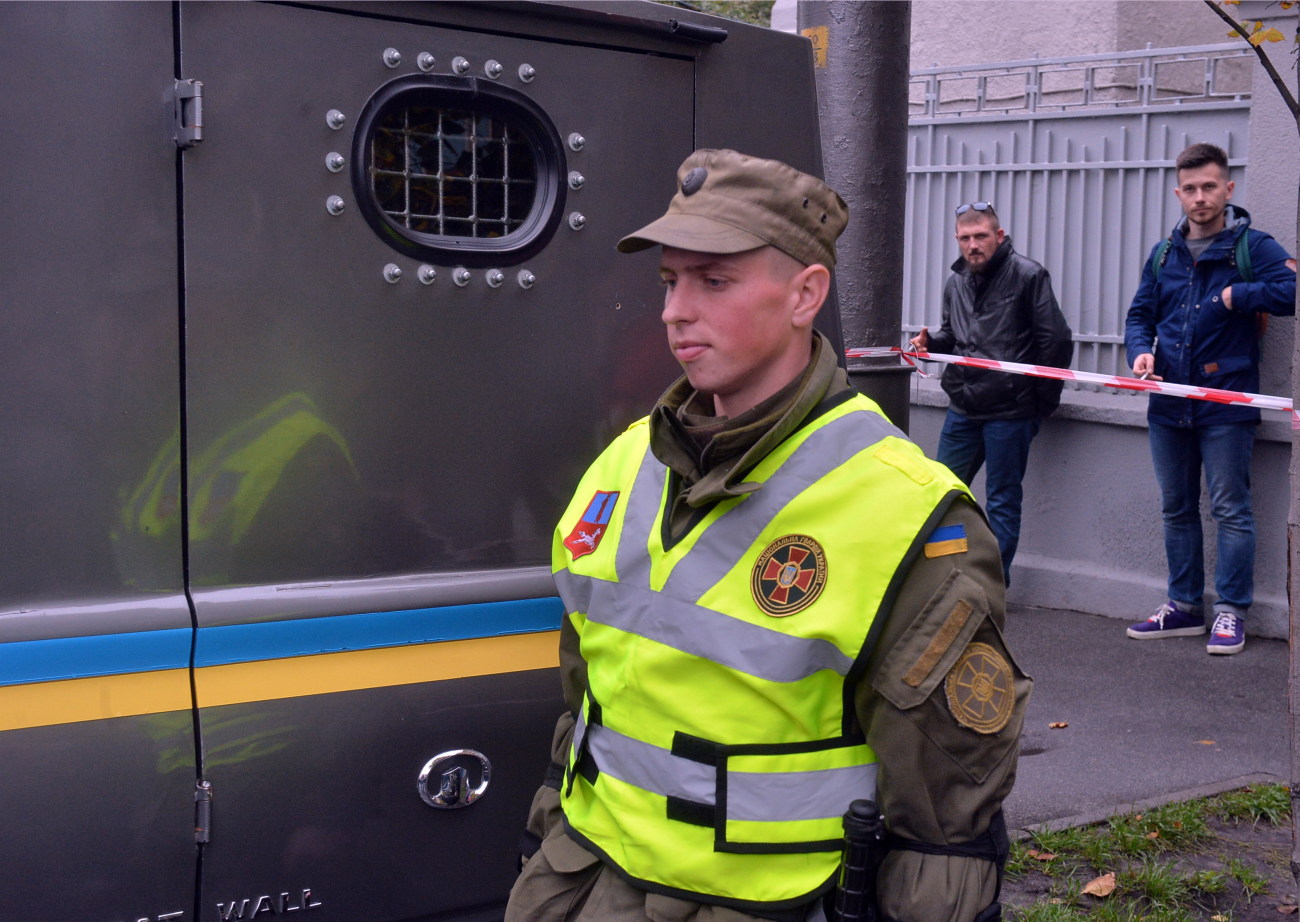 Под ВР опять заговорили о неприкосновенности: политические партии вышли на митинг