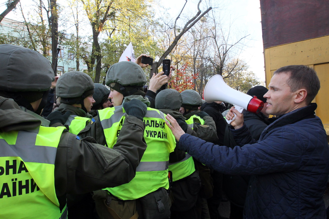 Митингующие устроили вече с потасовкой