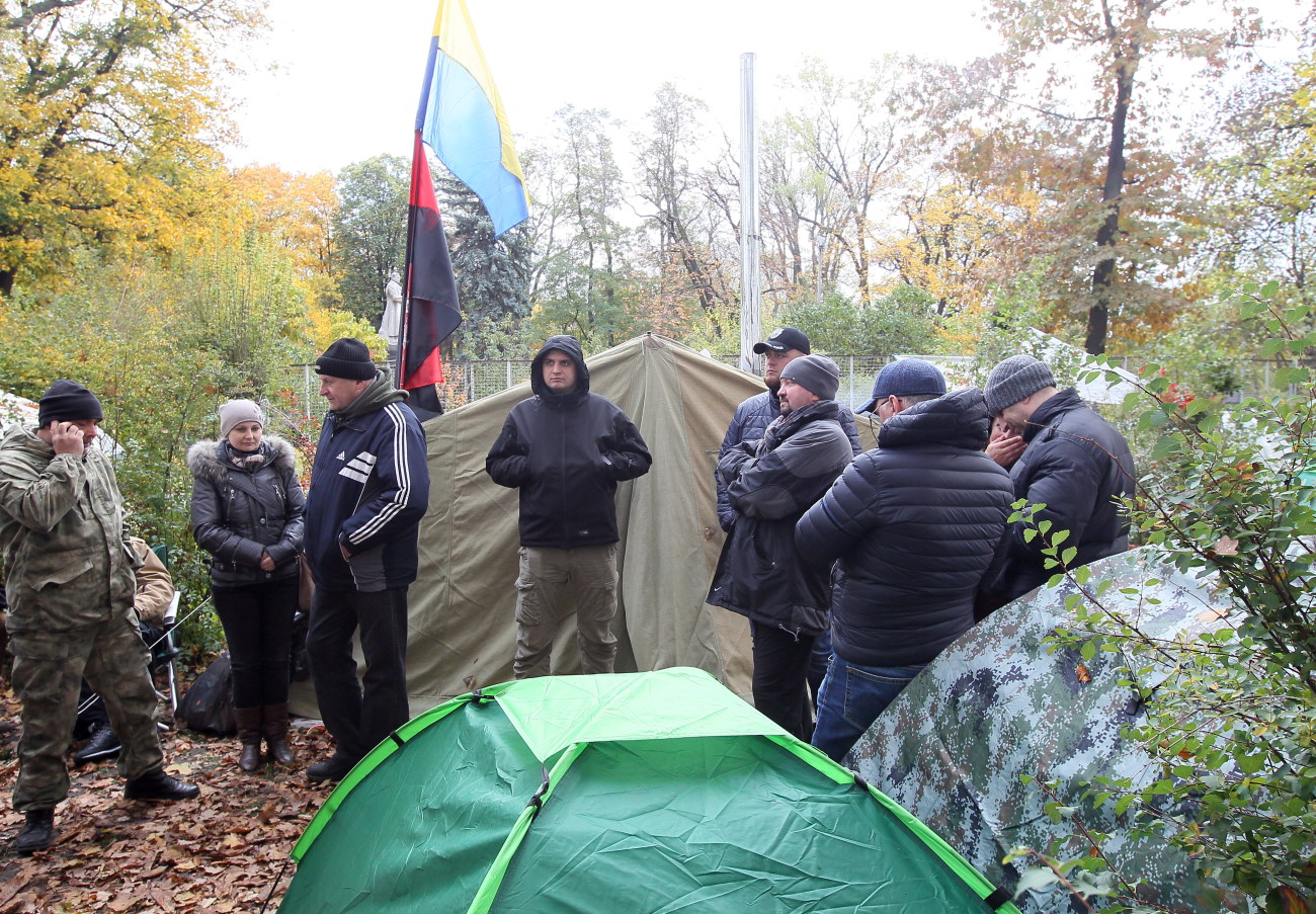 Митингующие устроили вече с потасовкой