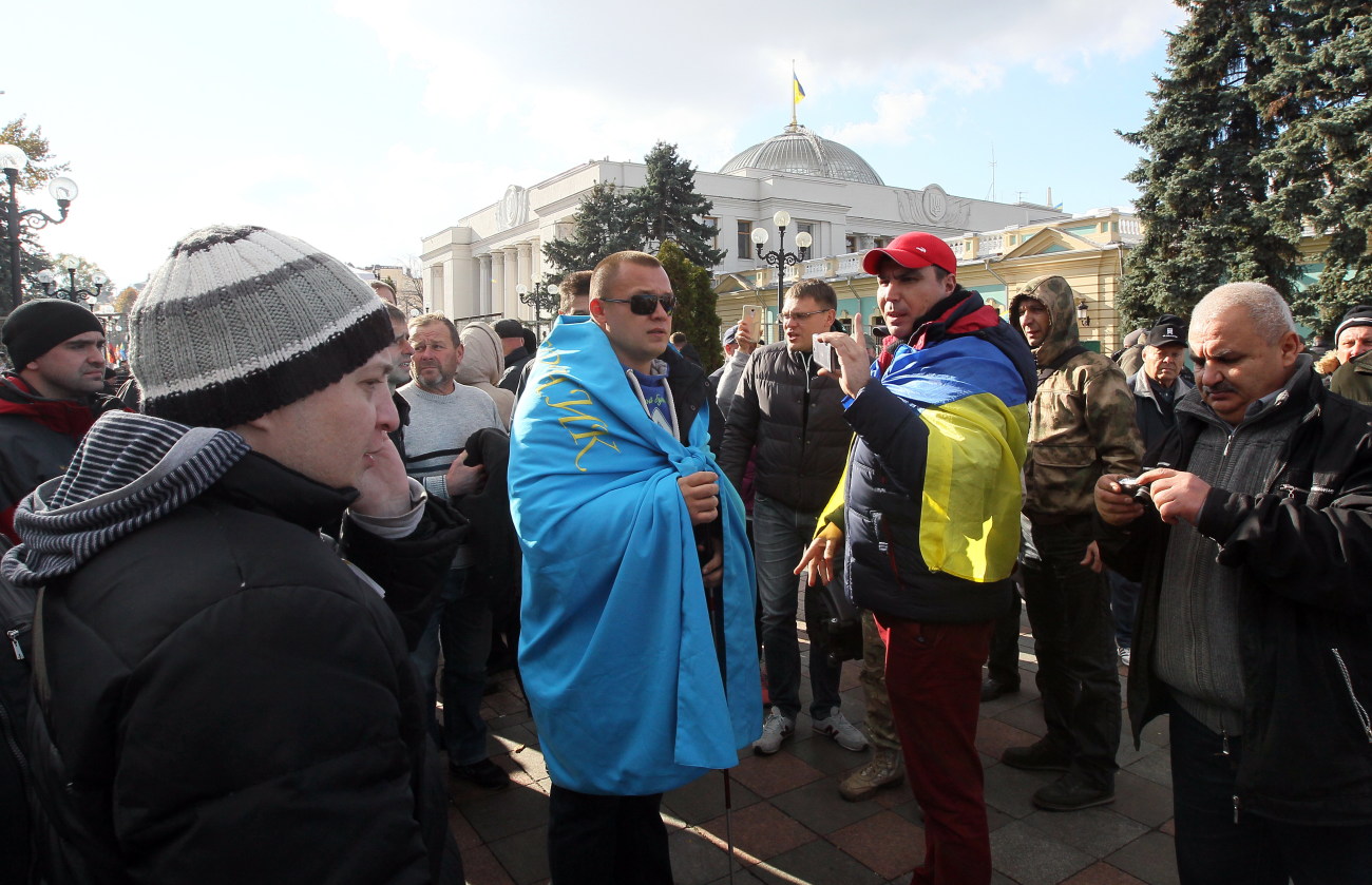 Митингующие устроили вече с потасовкой