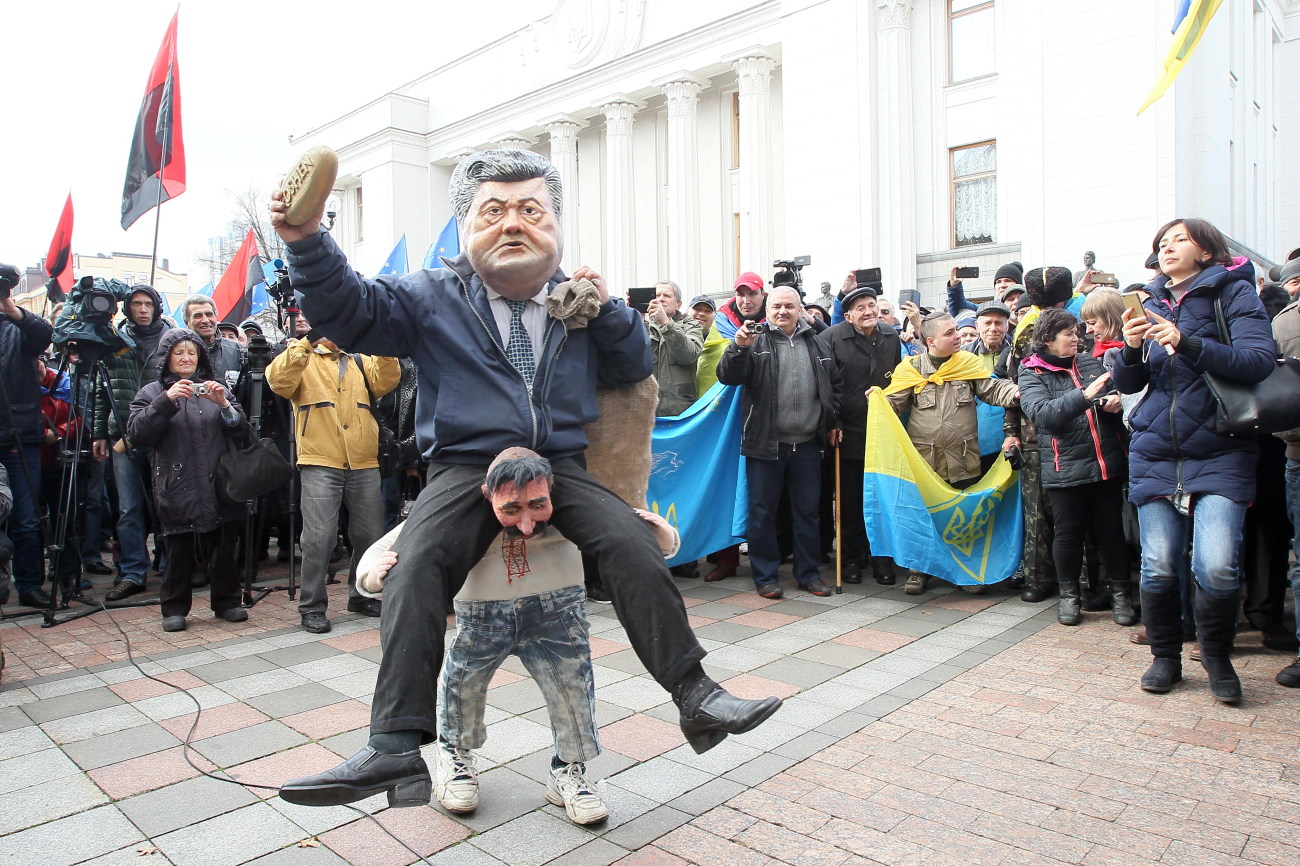 Митингующие устроили вече с потасовкой