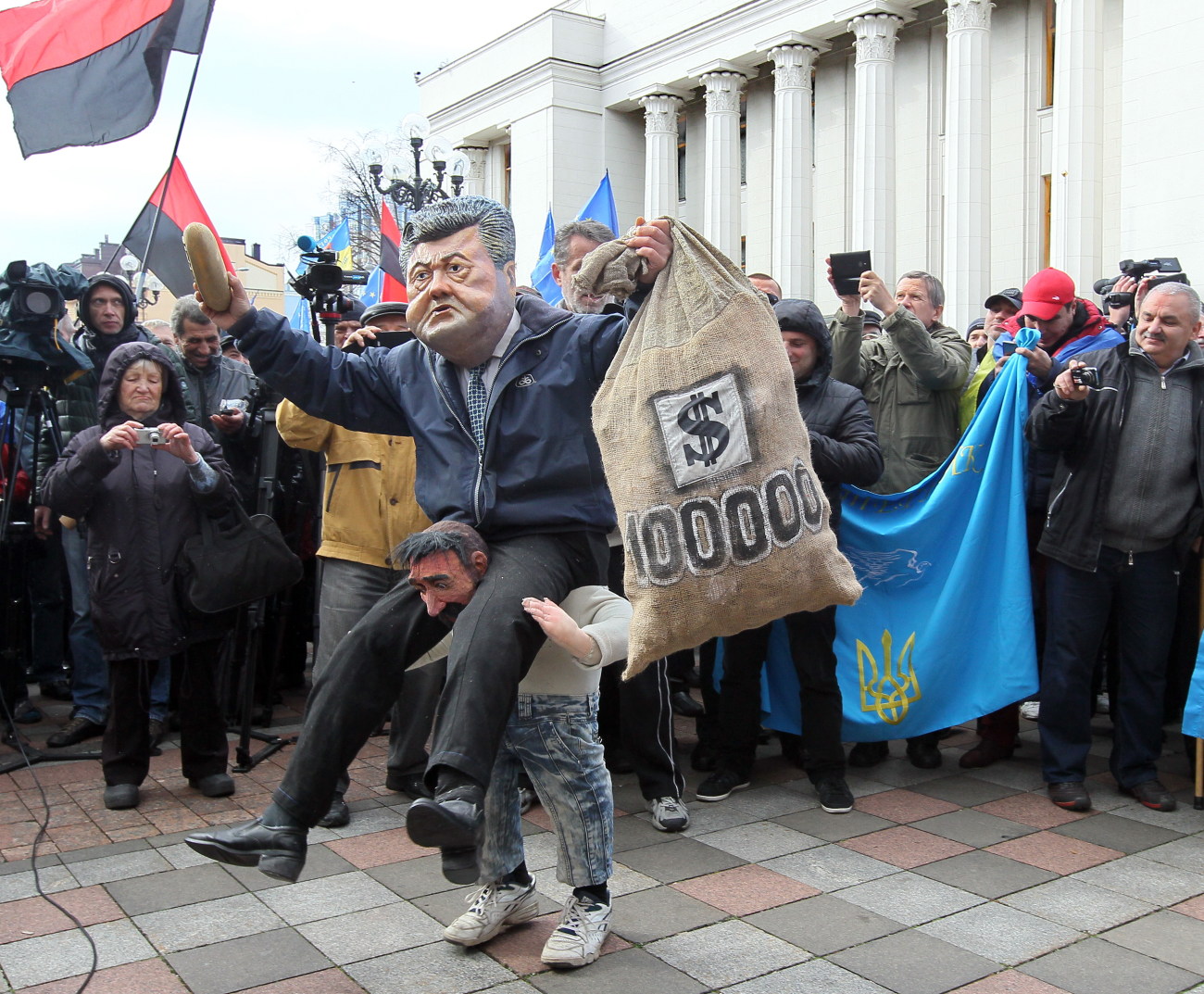 Митингующие устроили вече с потасовкой