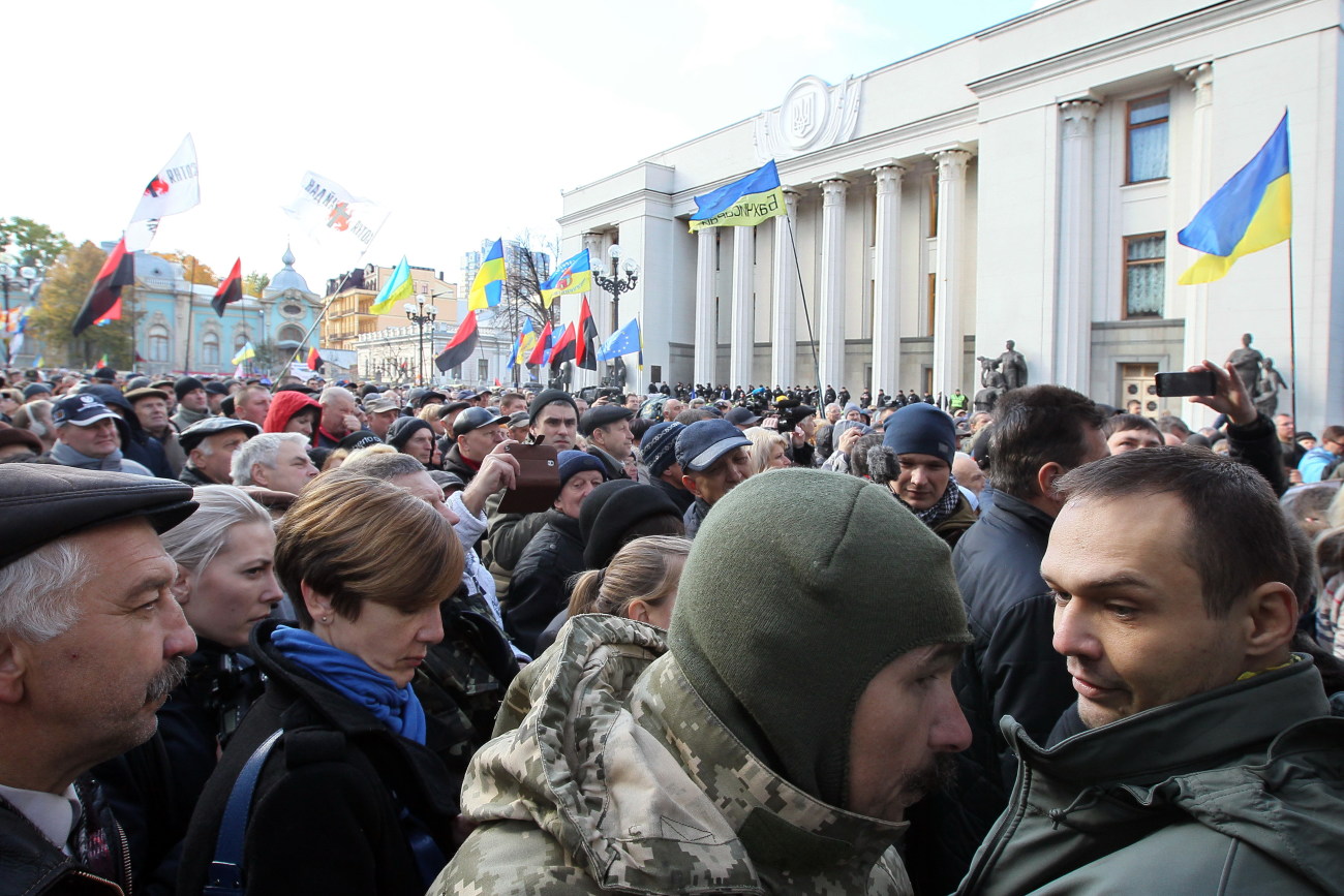 Митингующие устроили вече с потасовкой