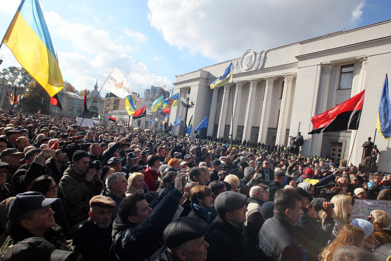 Митингующие устроили вече с потасовкой