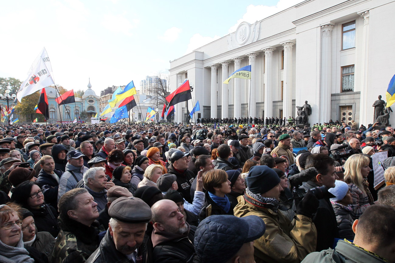 Митингующие устроили вече с потасовкой