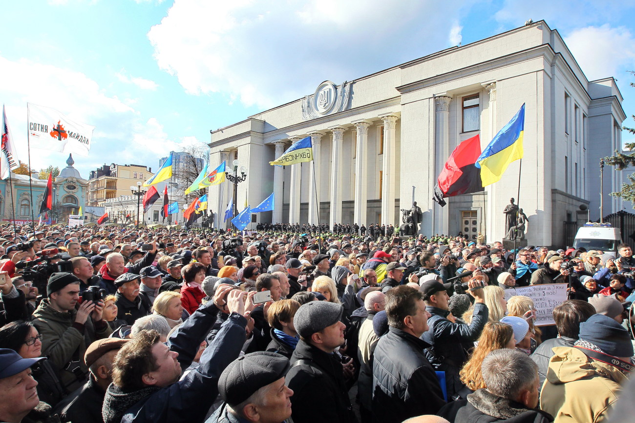 Митингующие устроили вече с потасовкой