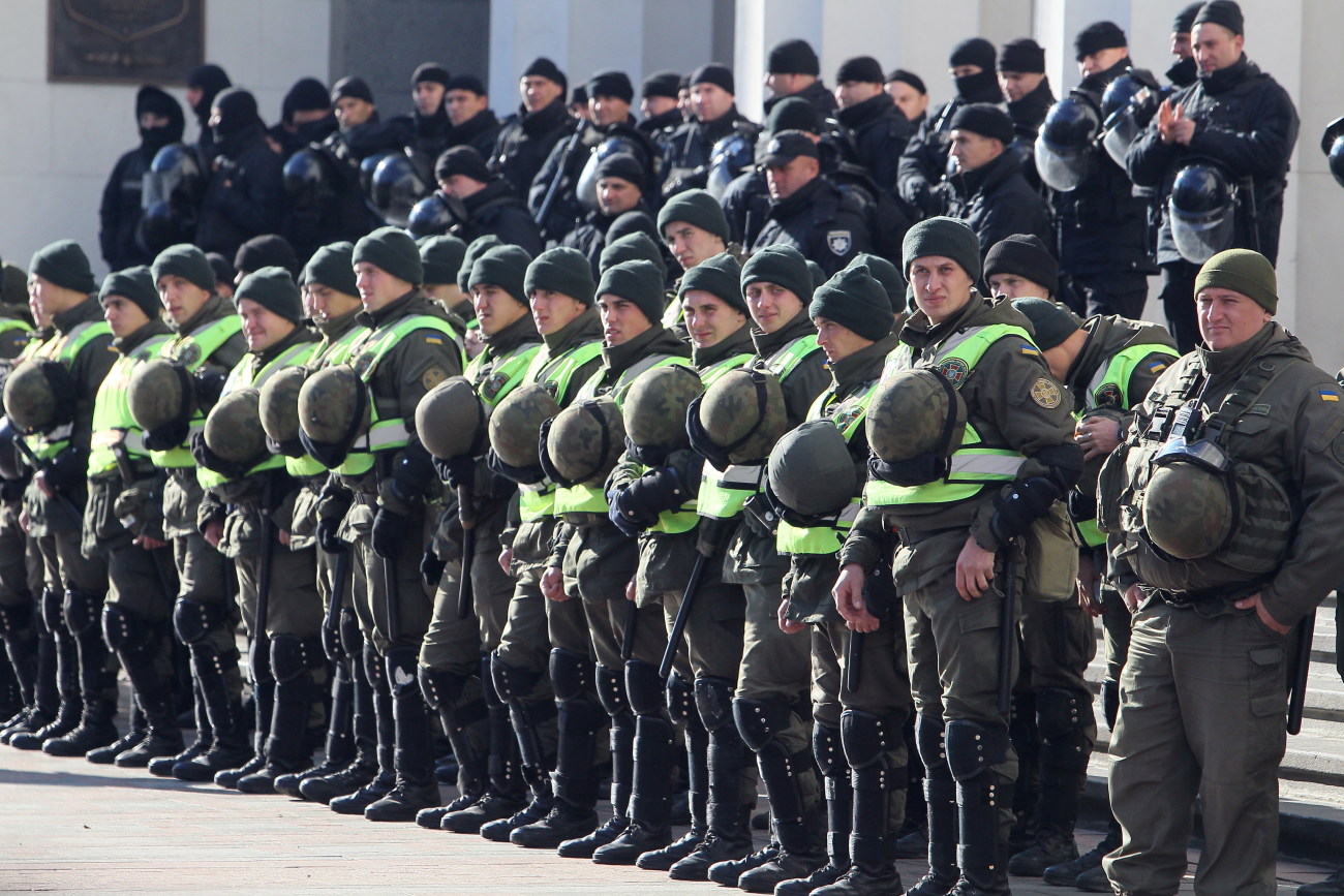 Митингующие устроили вече с потасовкой