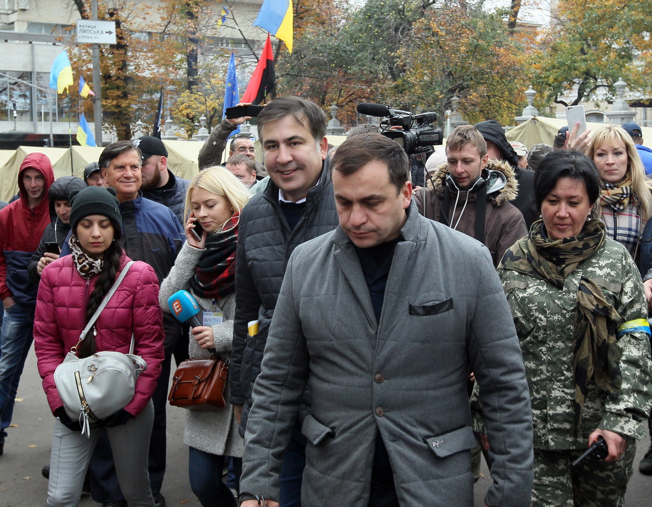 Митингующие устроили вече с потасовкой