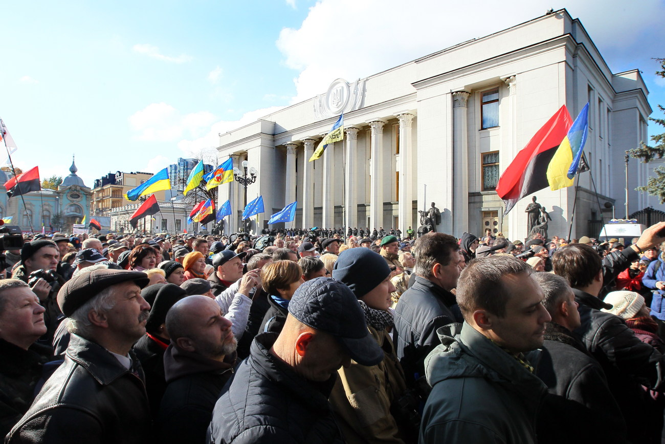 Митингующие устроили вече с потасовкой