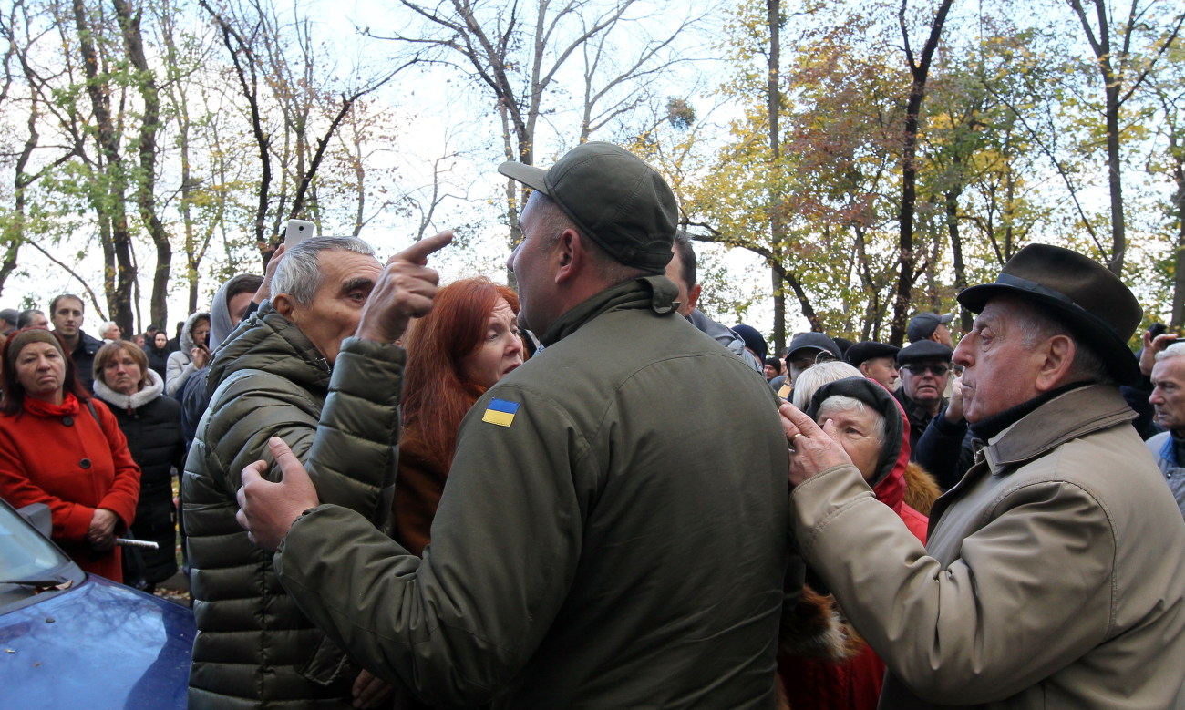 Митингующие устроили вече с потасовкой