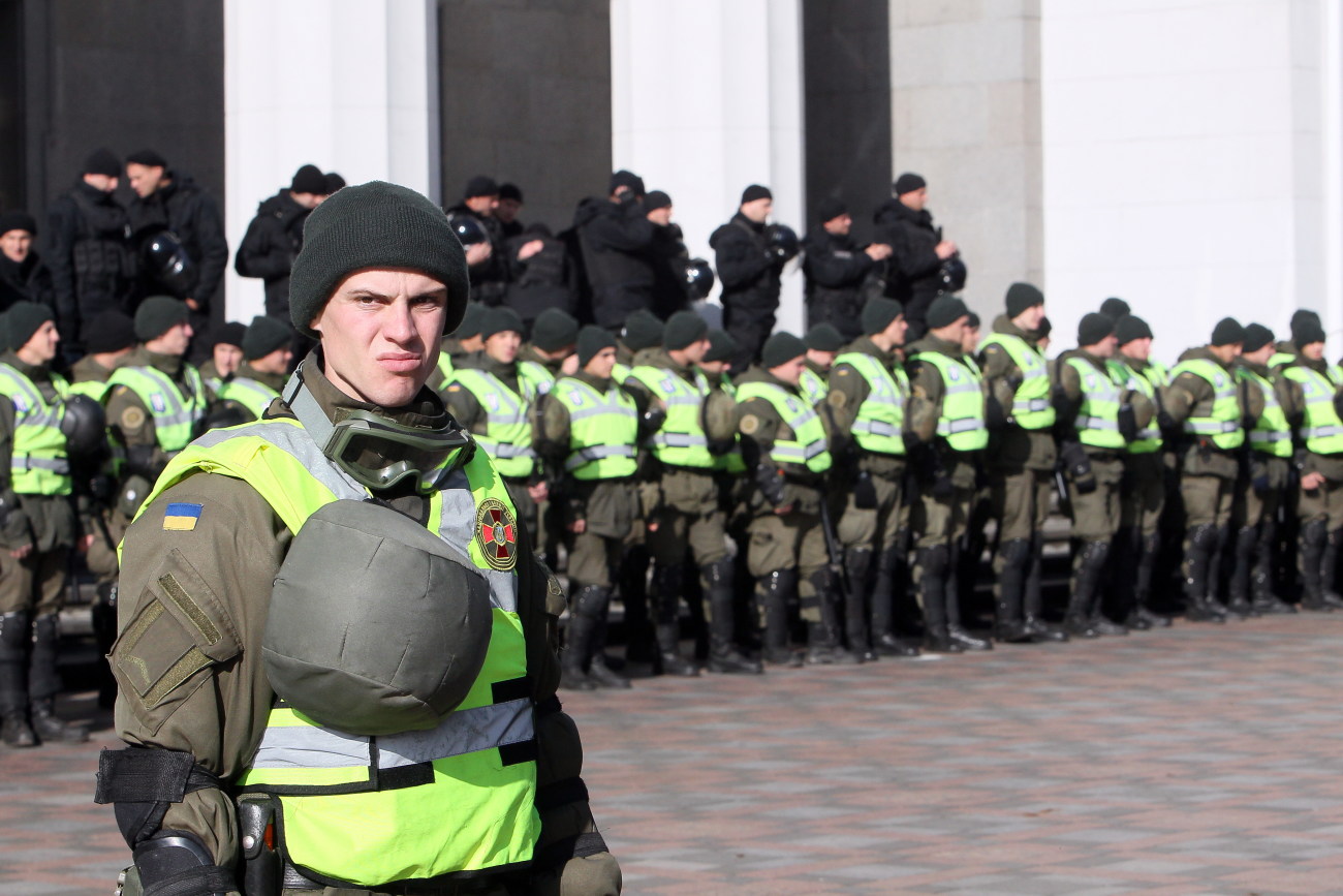 Митингующие устроили вече с потасовкой