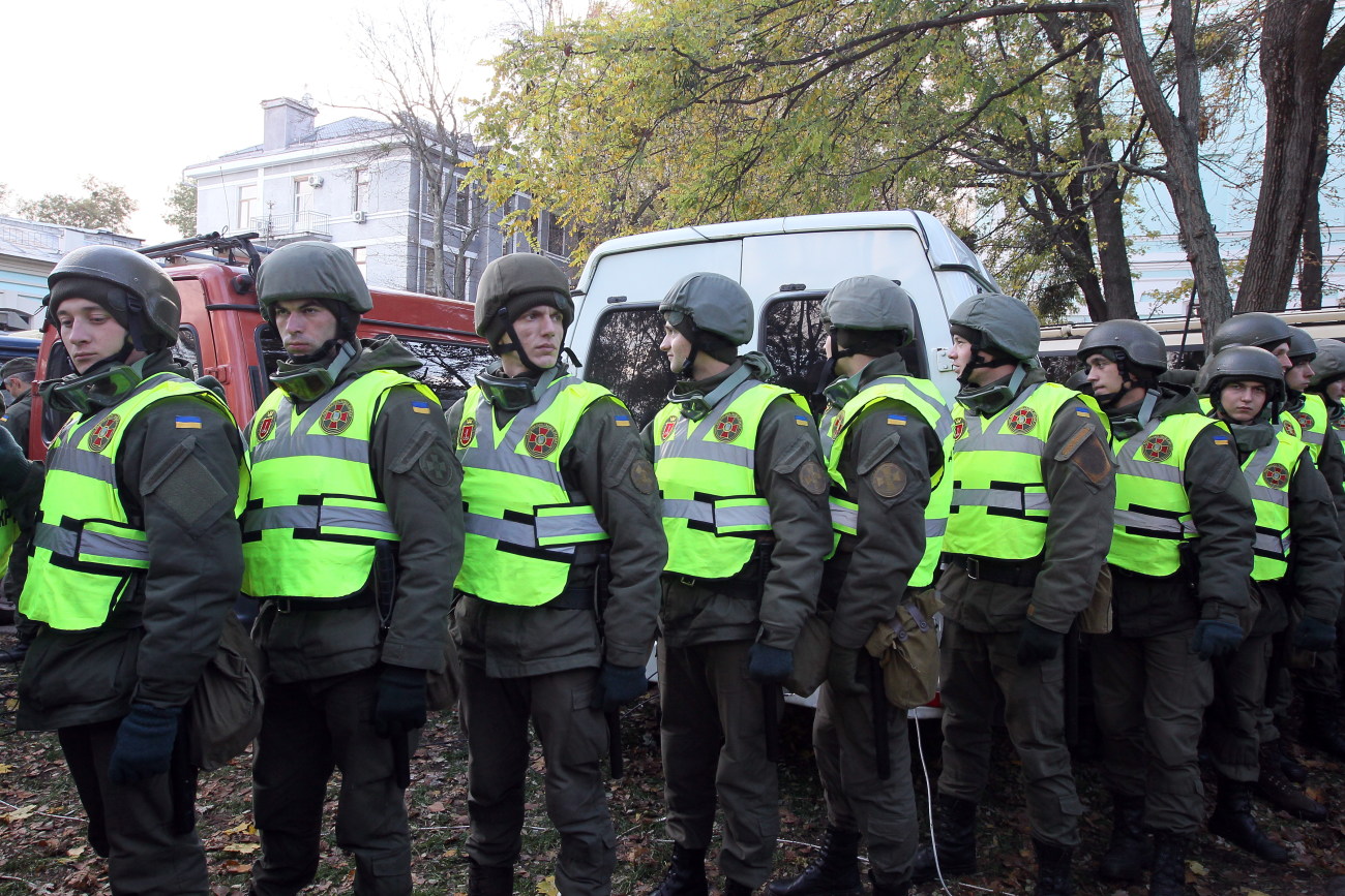 Митингующие устроили вече с потасовкой