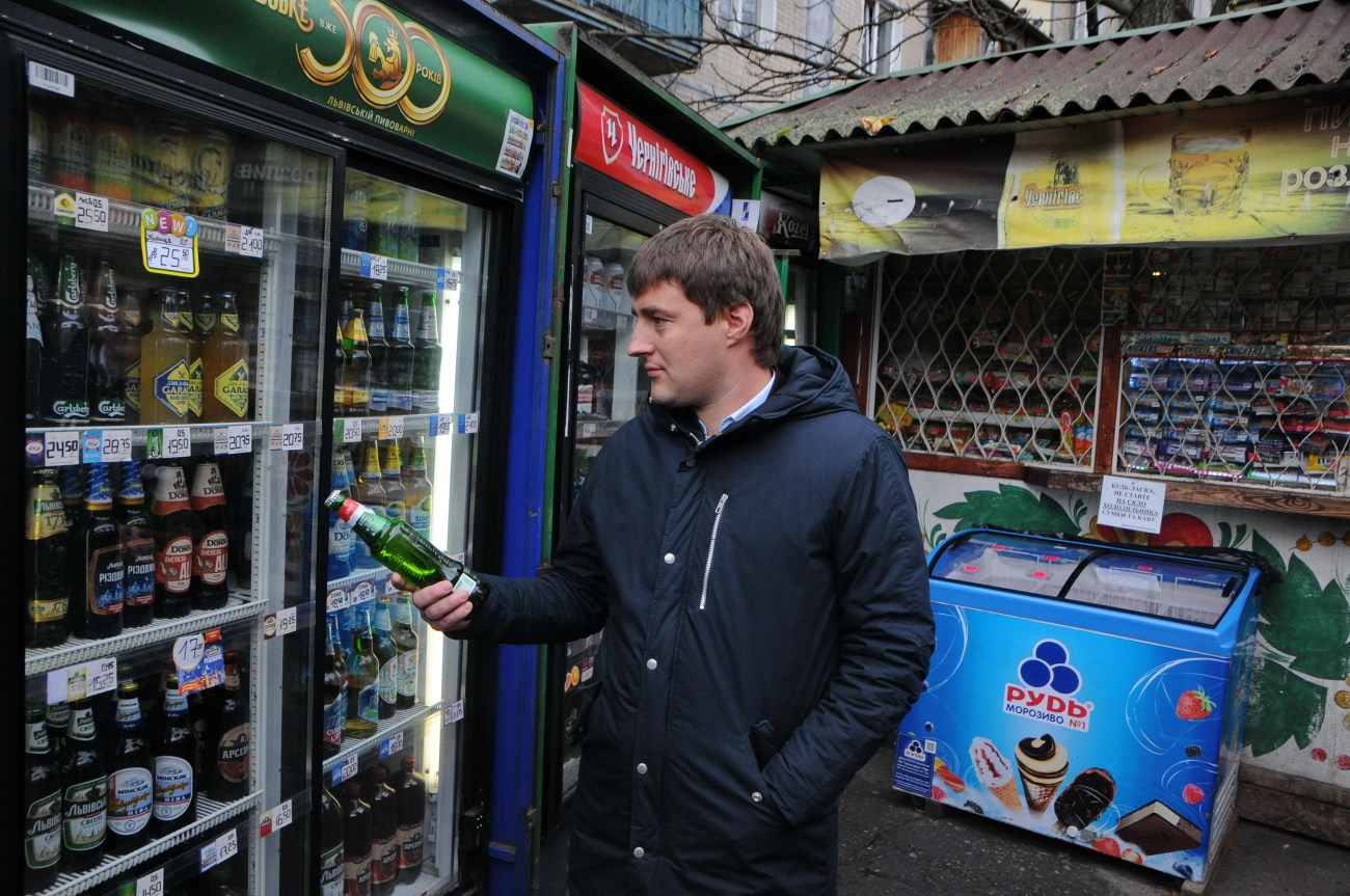 Несмотря на запрет, в столичных МАФах продолжают продавать алкоголь