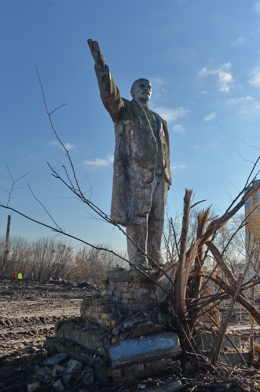 Рабочие не тронули последний в столице памятник Ленину