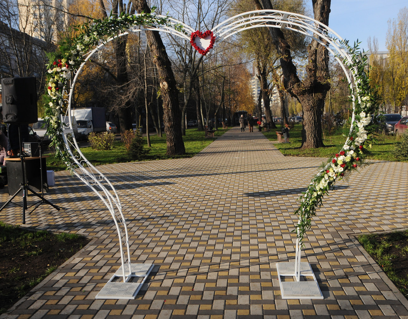 В Киеве открыли сквер влюбленных