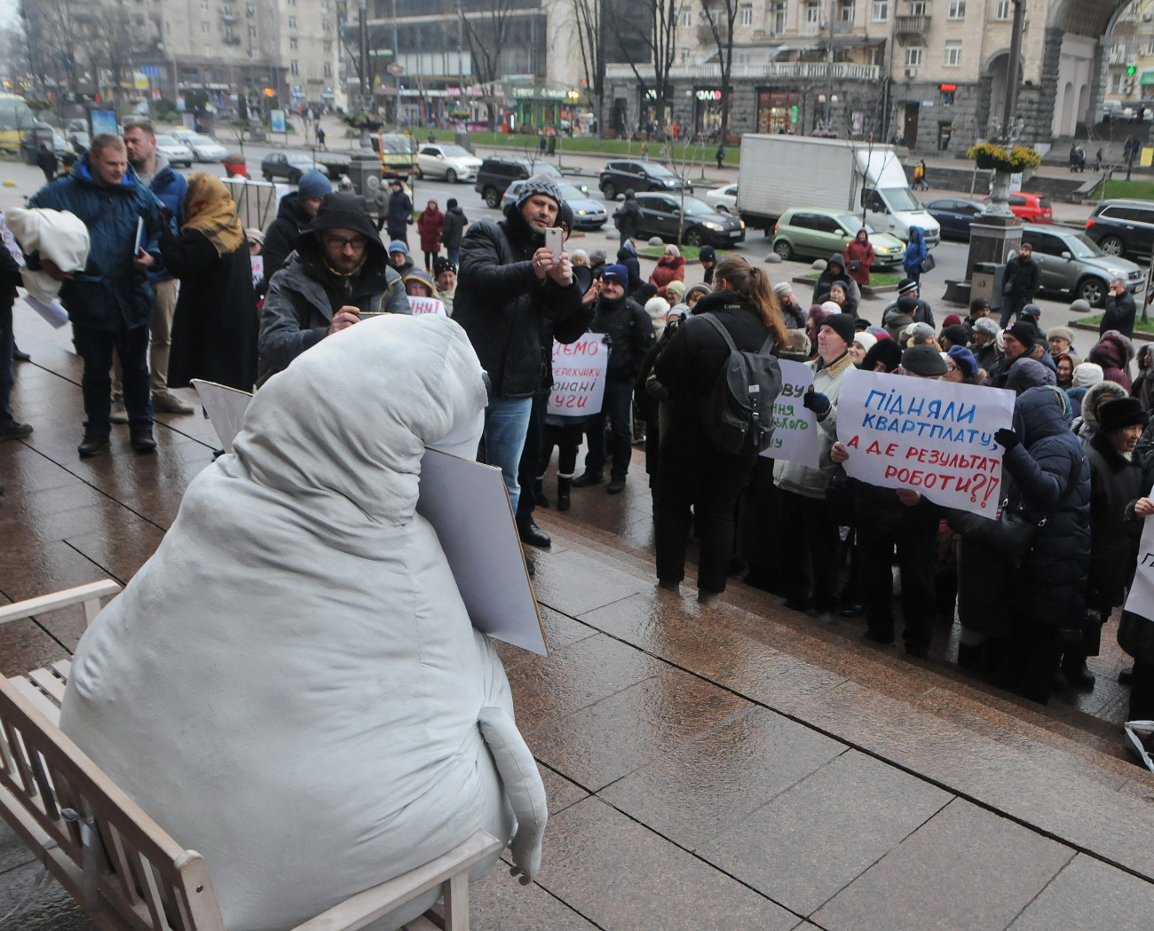 Под стенами КГГА активисты требовали справедливости от ЖЕКов и мэрии