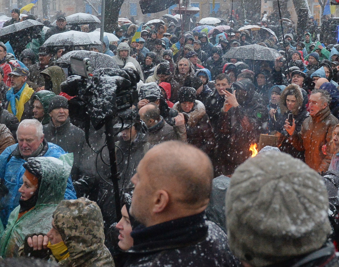 Сторонники Саакашвили разбили витрину Roshen возле изолятора СБУ