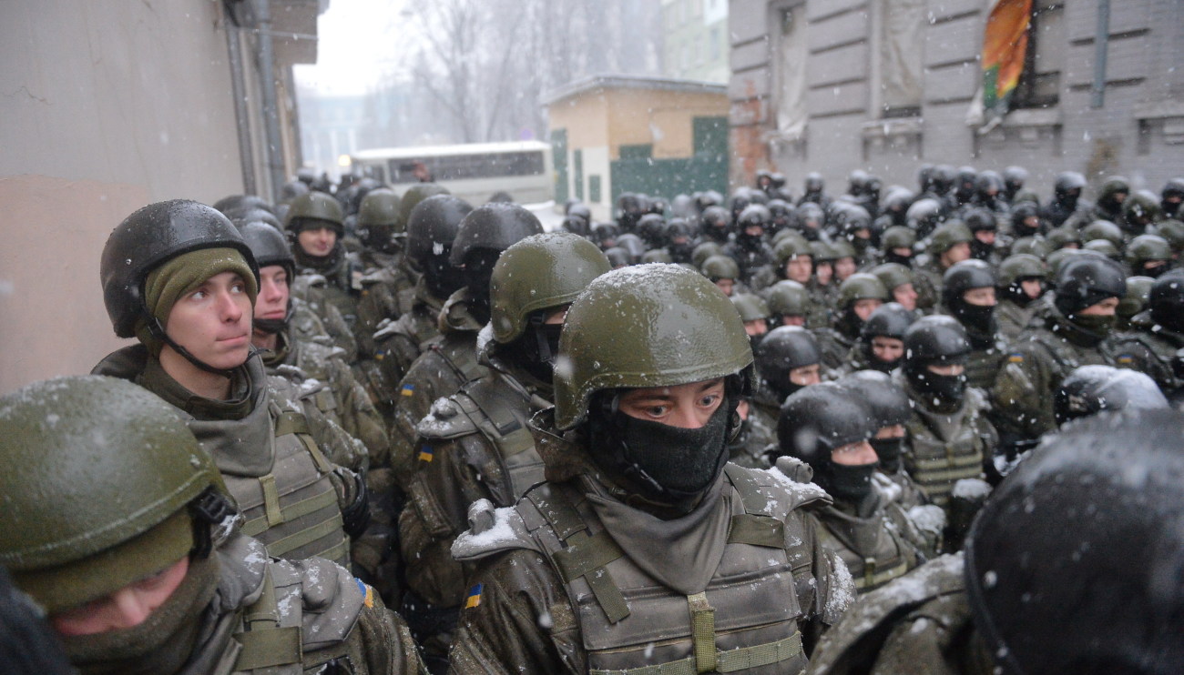 Сторонники Саакашвили разбили витрину Roshen возле изолятора СБУ