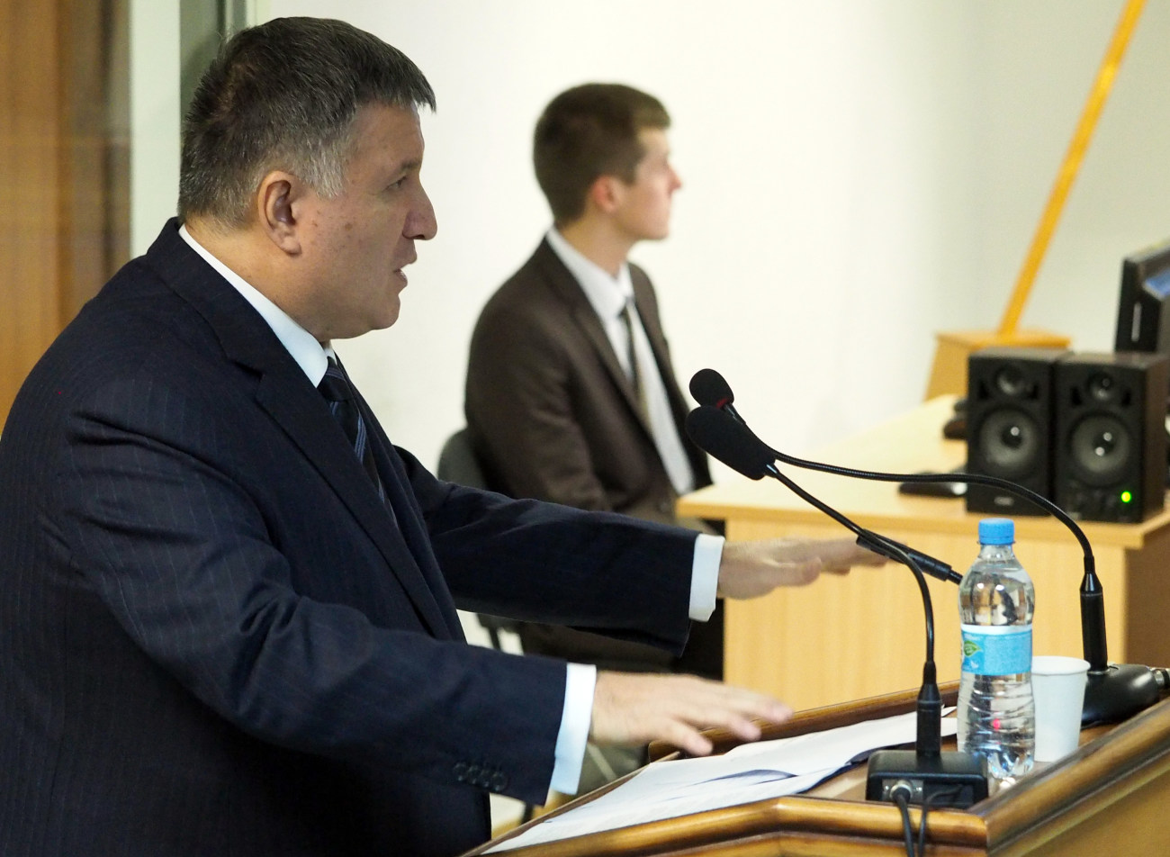 Авакова и Яценюка допросили в суде по делу Януковича